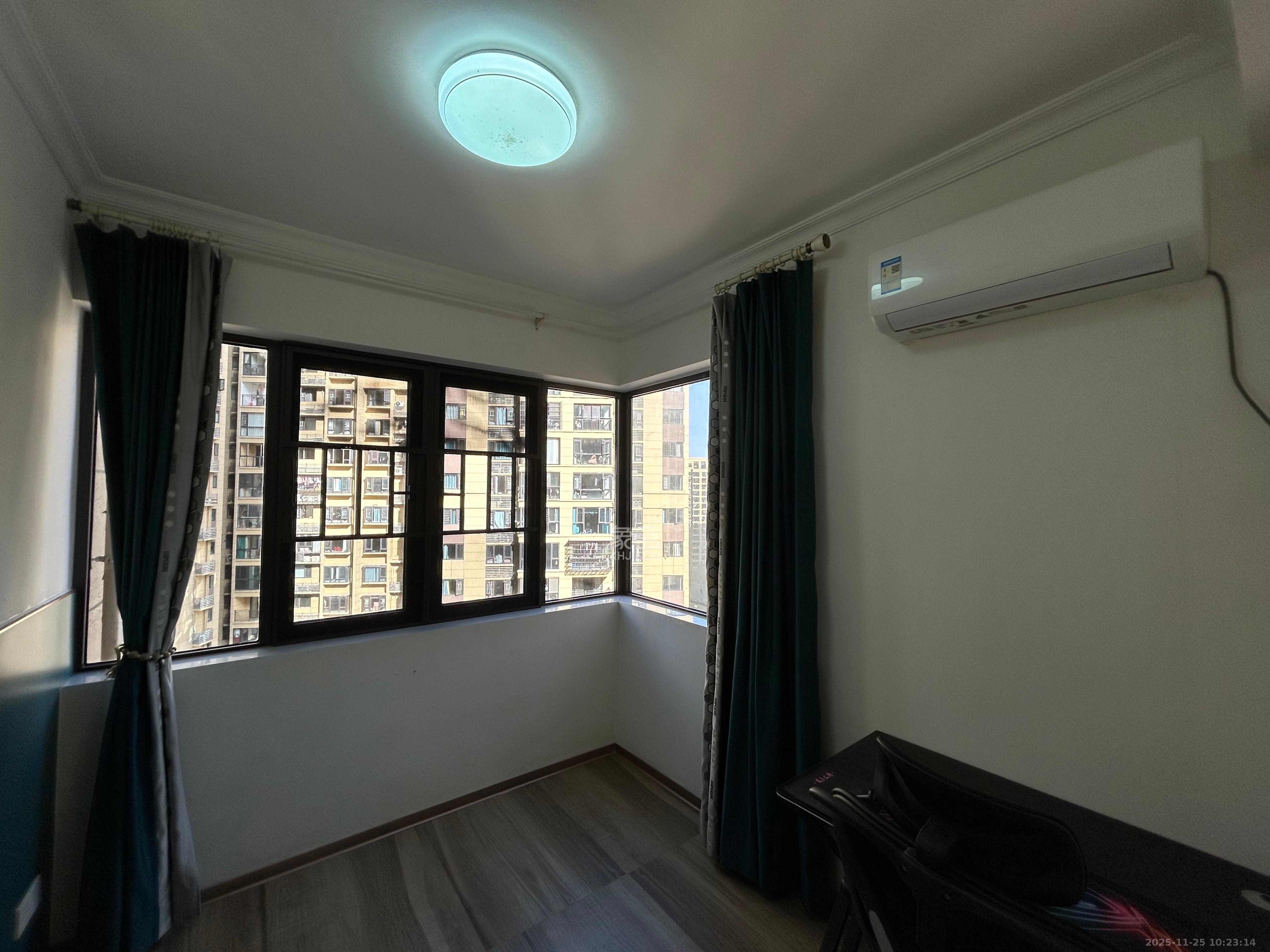 保利香槟国际  4室2厅2卫    3280.0元/月室内图