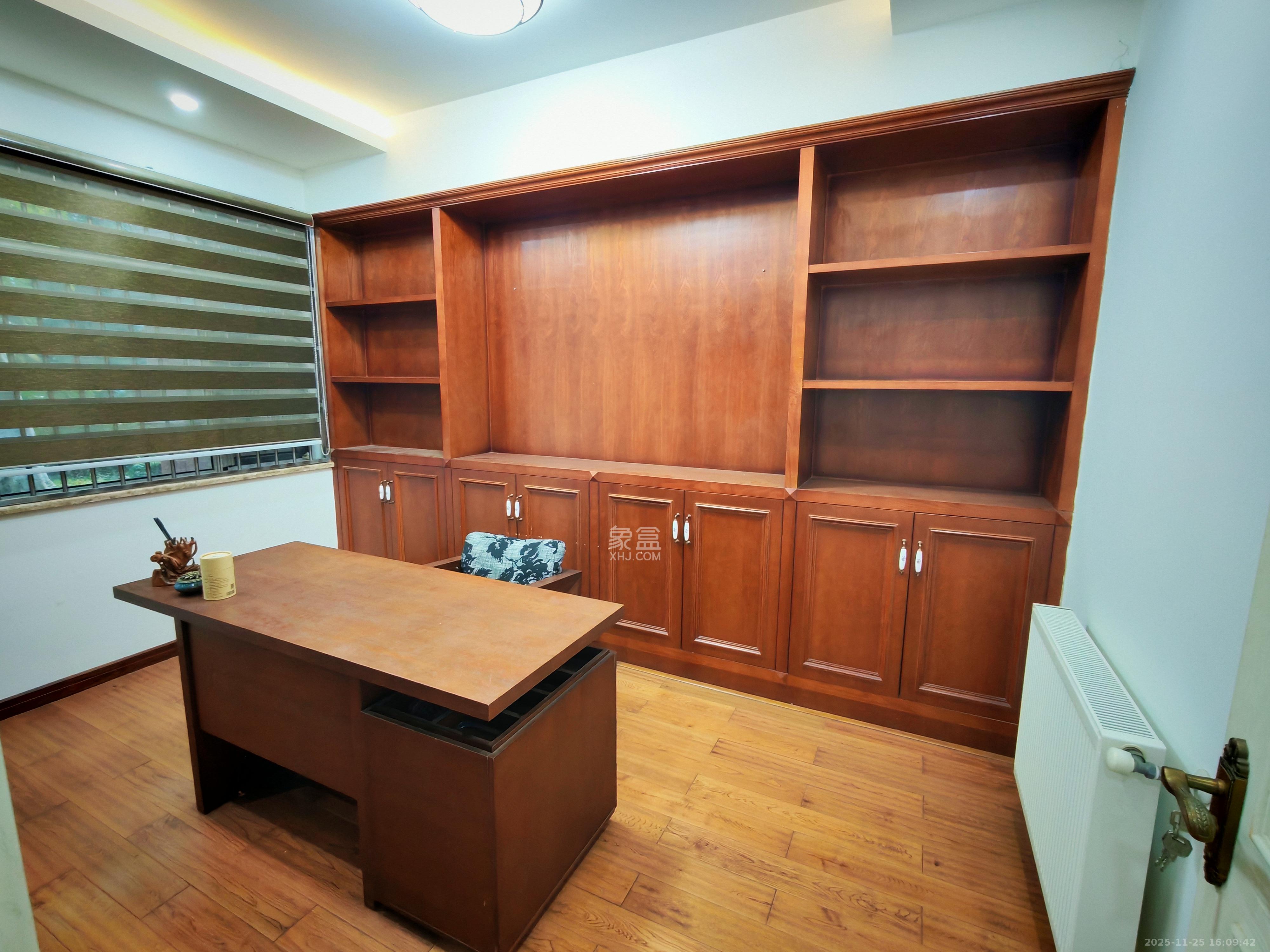 左岸春天  3室2厅2卫    3000.0元/月室内图