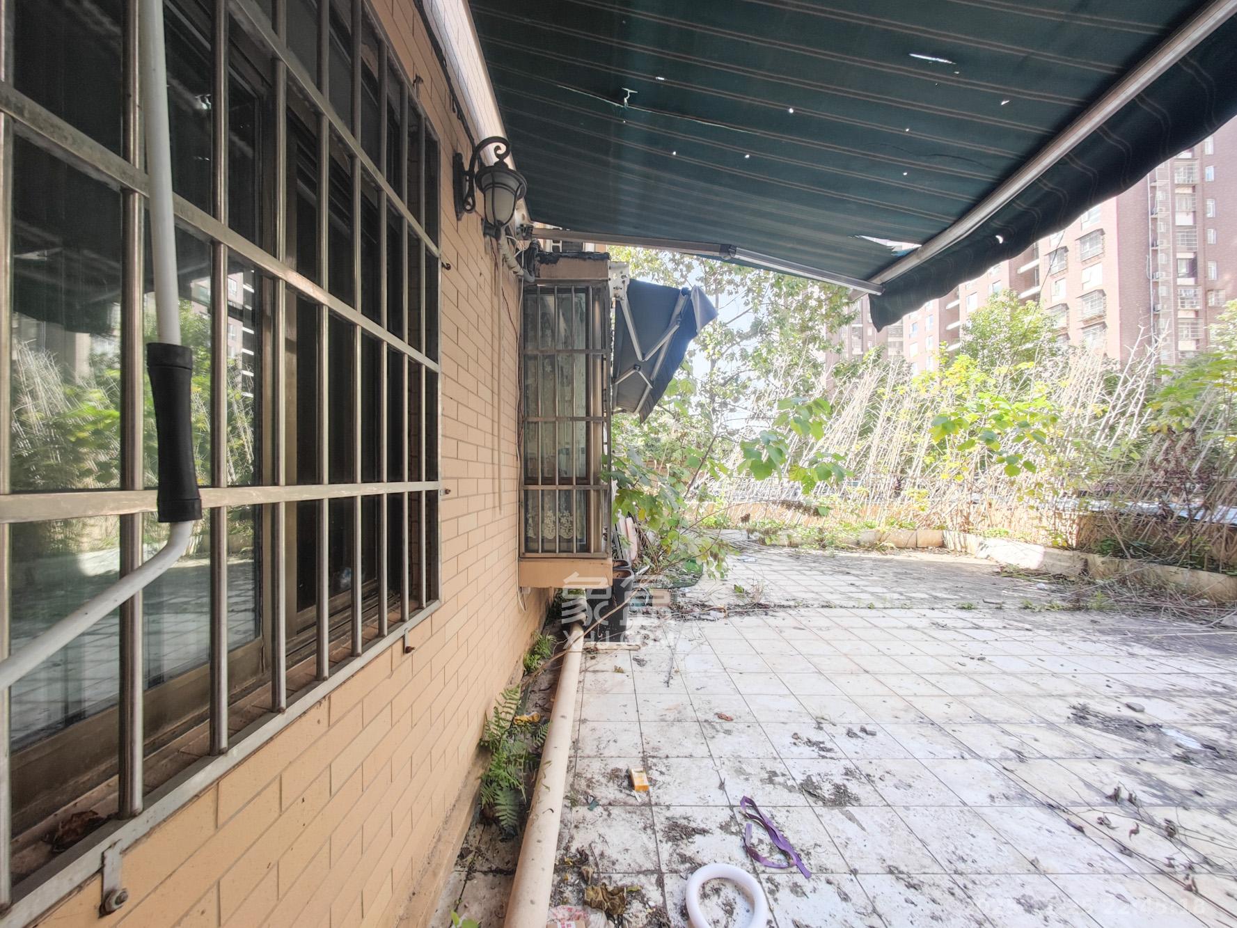 中天瑞景  5室2厅2卫    148.0万阳台