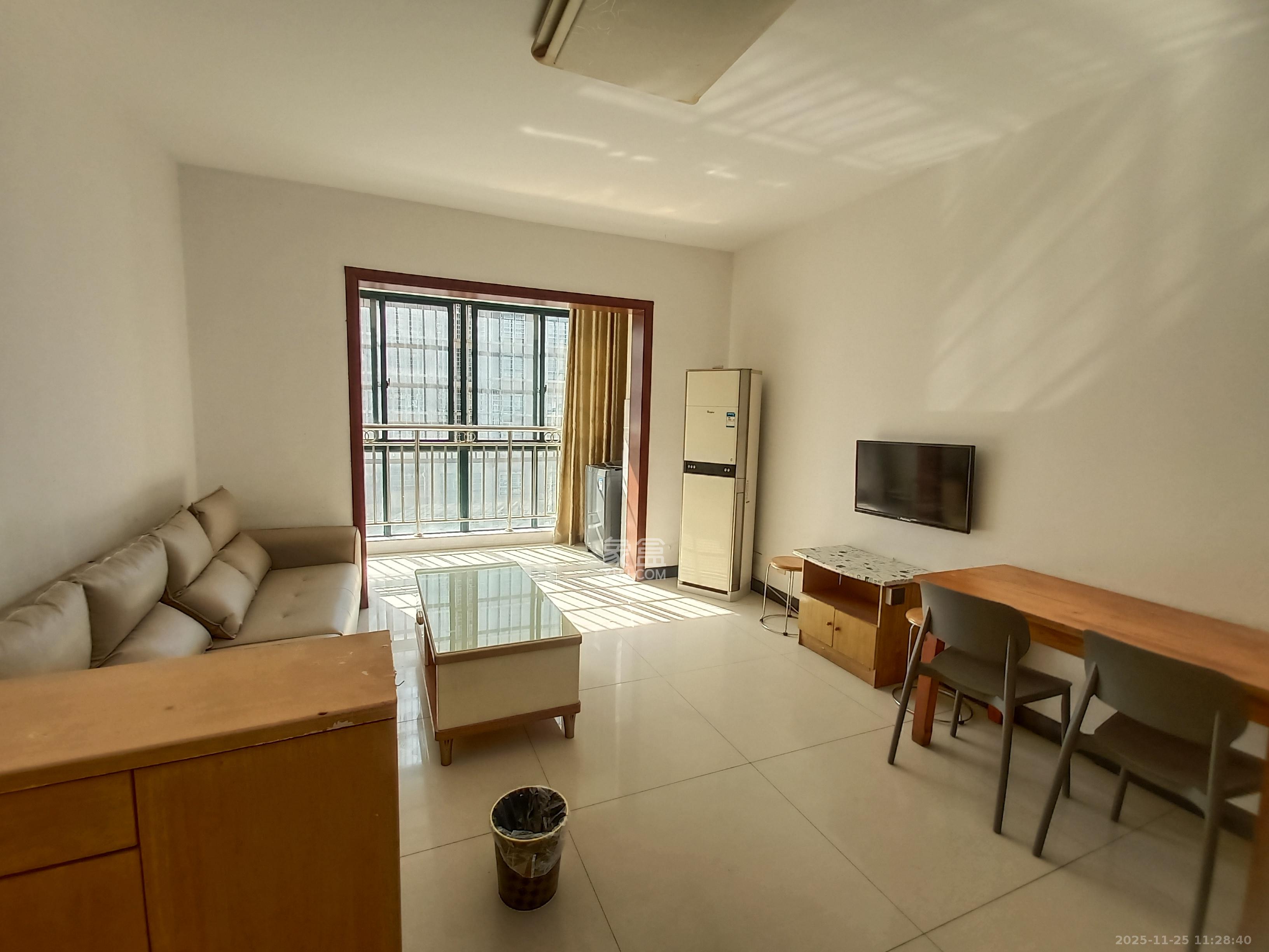 岳华嘉园 3室1厅1卫 1800.0元/月 岳华嘉园 3室1厅1卫 1800.0元/月室内图