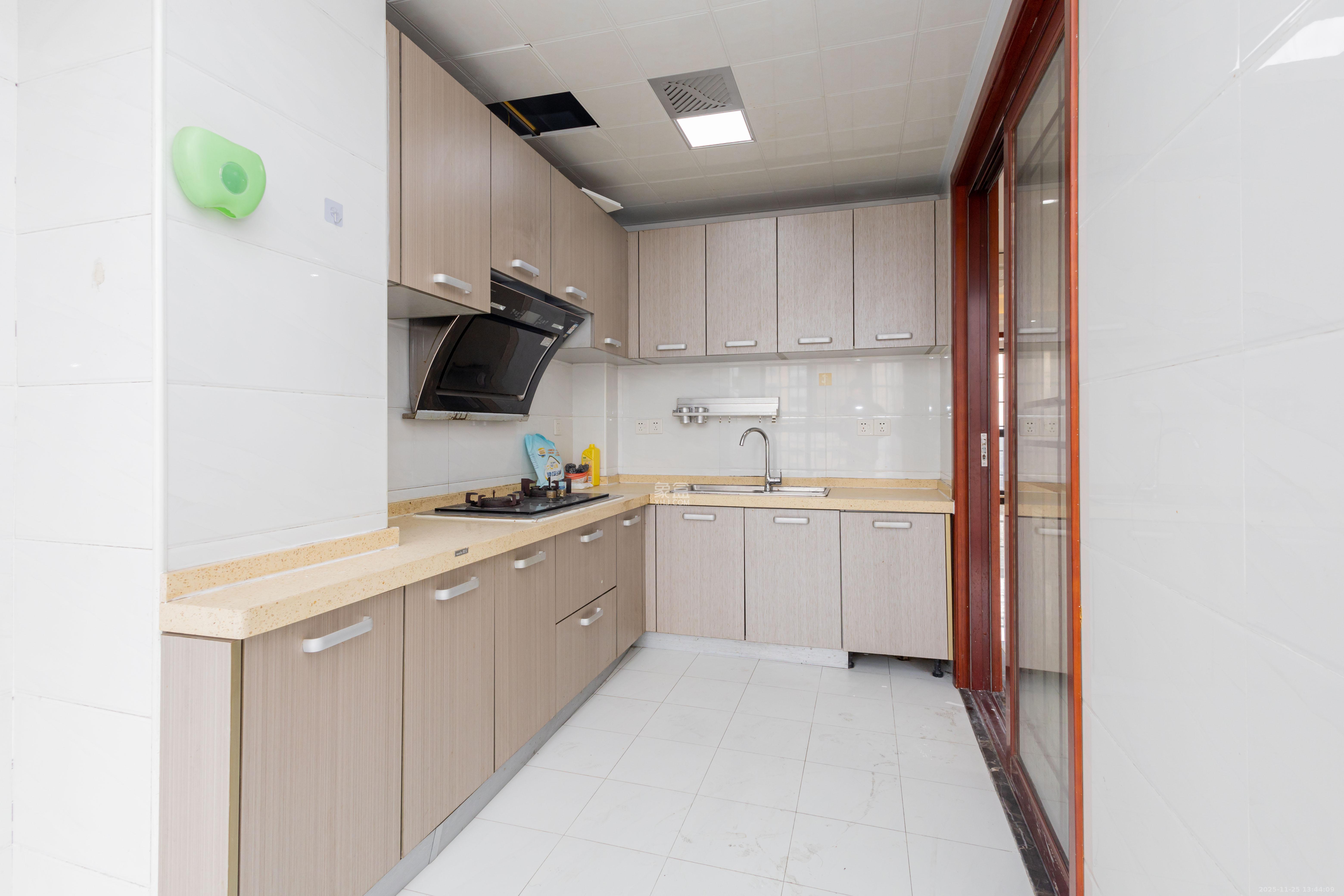 辉煌国际城一期 3室2厅2卫 115.0万 辉煌国际城一期 3室2厅2卫 115.0万厨房