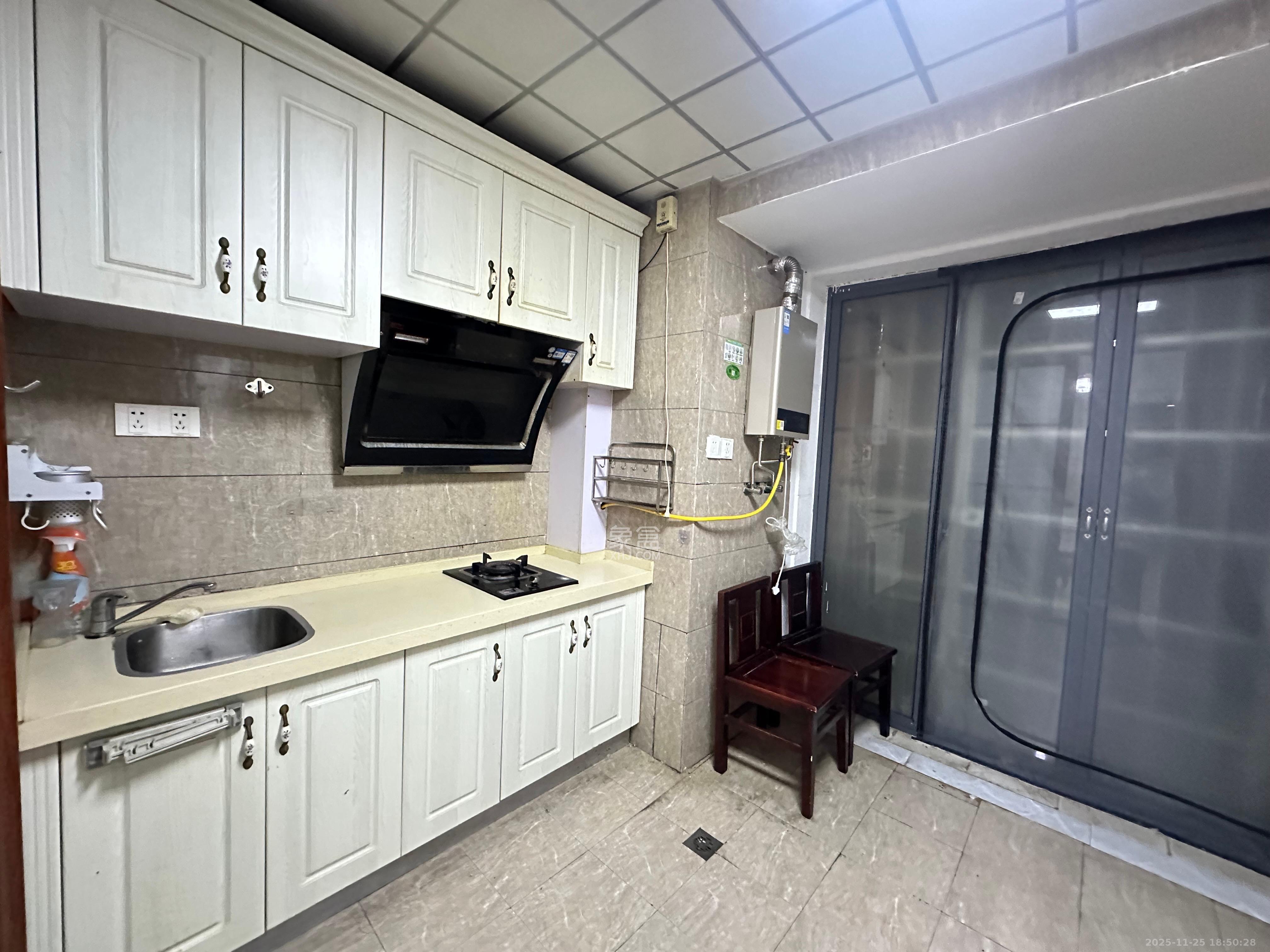 蓝湾国际广场  1室1厅1卫    1600.0元/月室内图