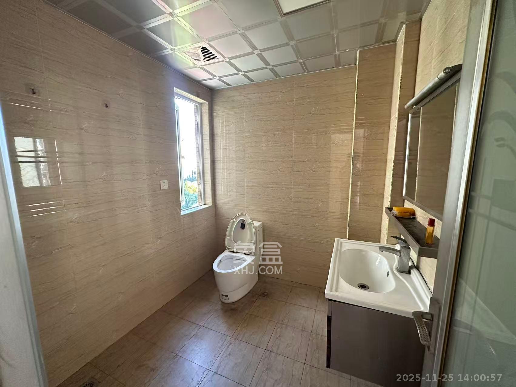 长城雅苑  3室2厅2卫    1900.0元/月室内图