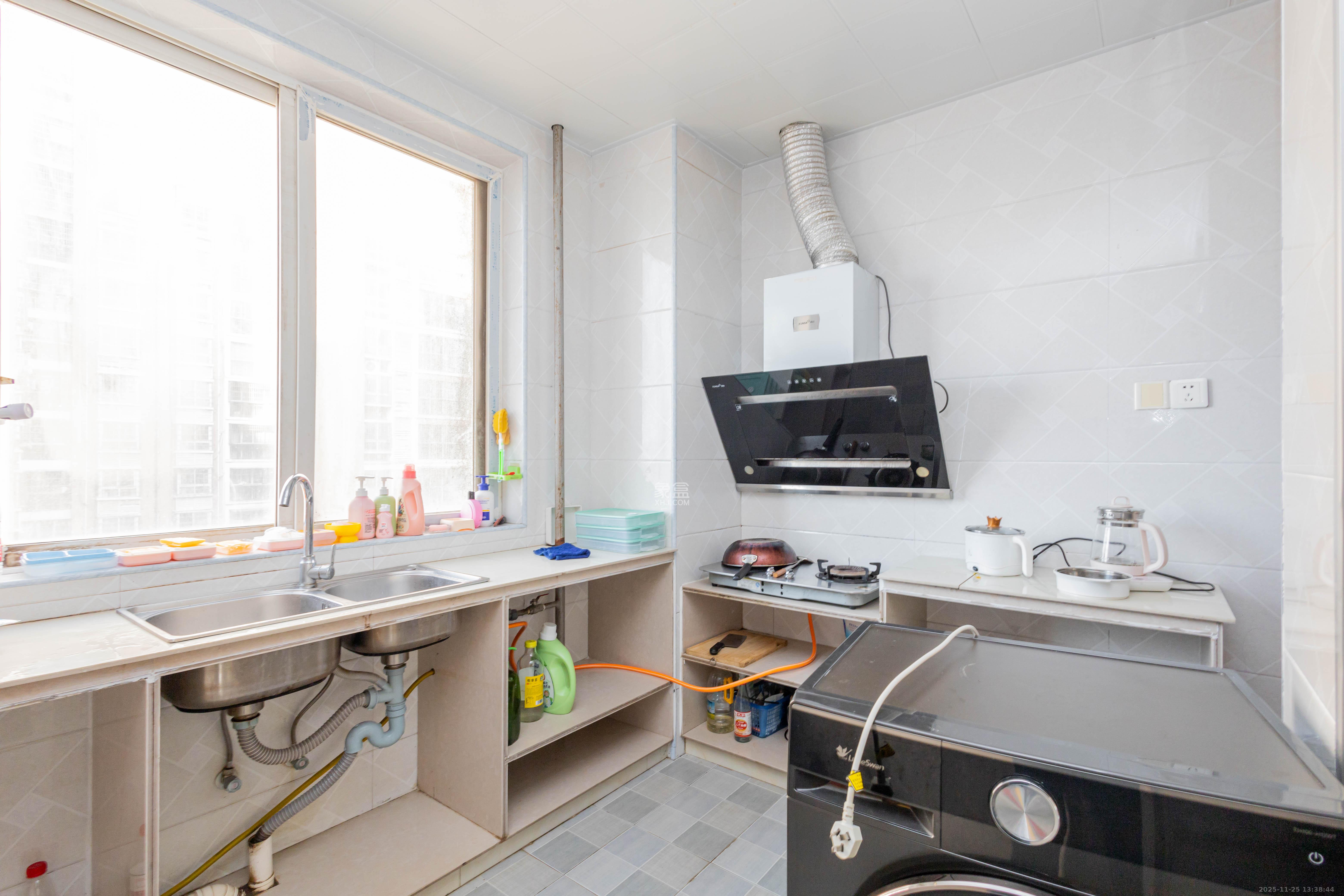 东门尚苑  5室2厅2卫    128.0万厨房