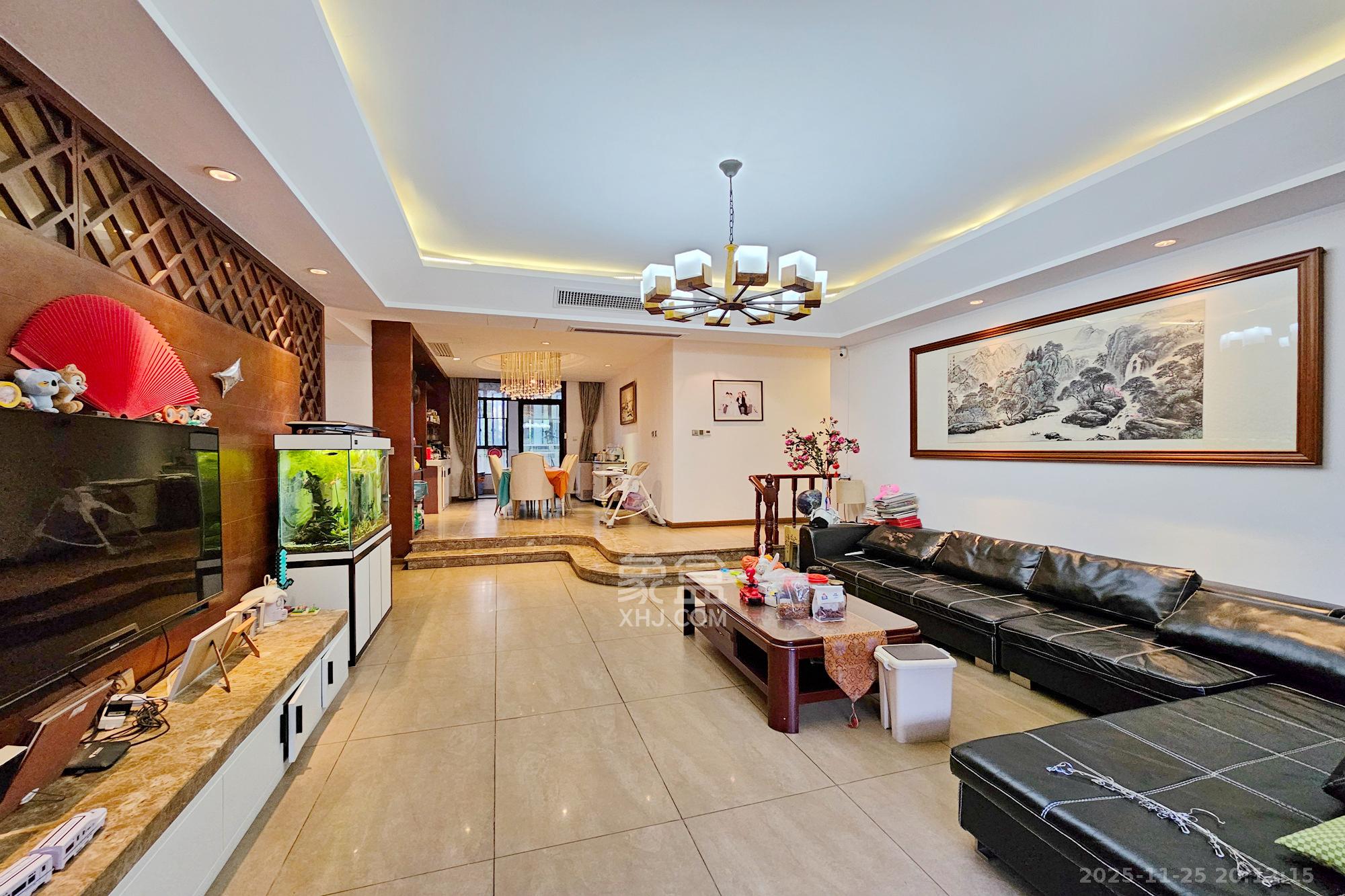 中隆国际御玺 4室2厅3卫 225.0万 中隆国际御玺 4室2厅3卫 225.0万客厅