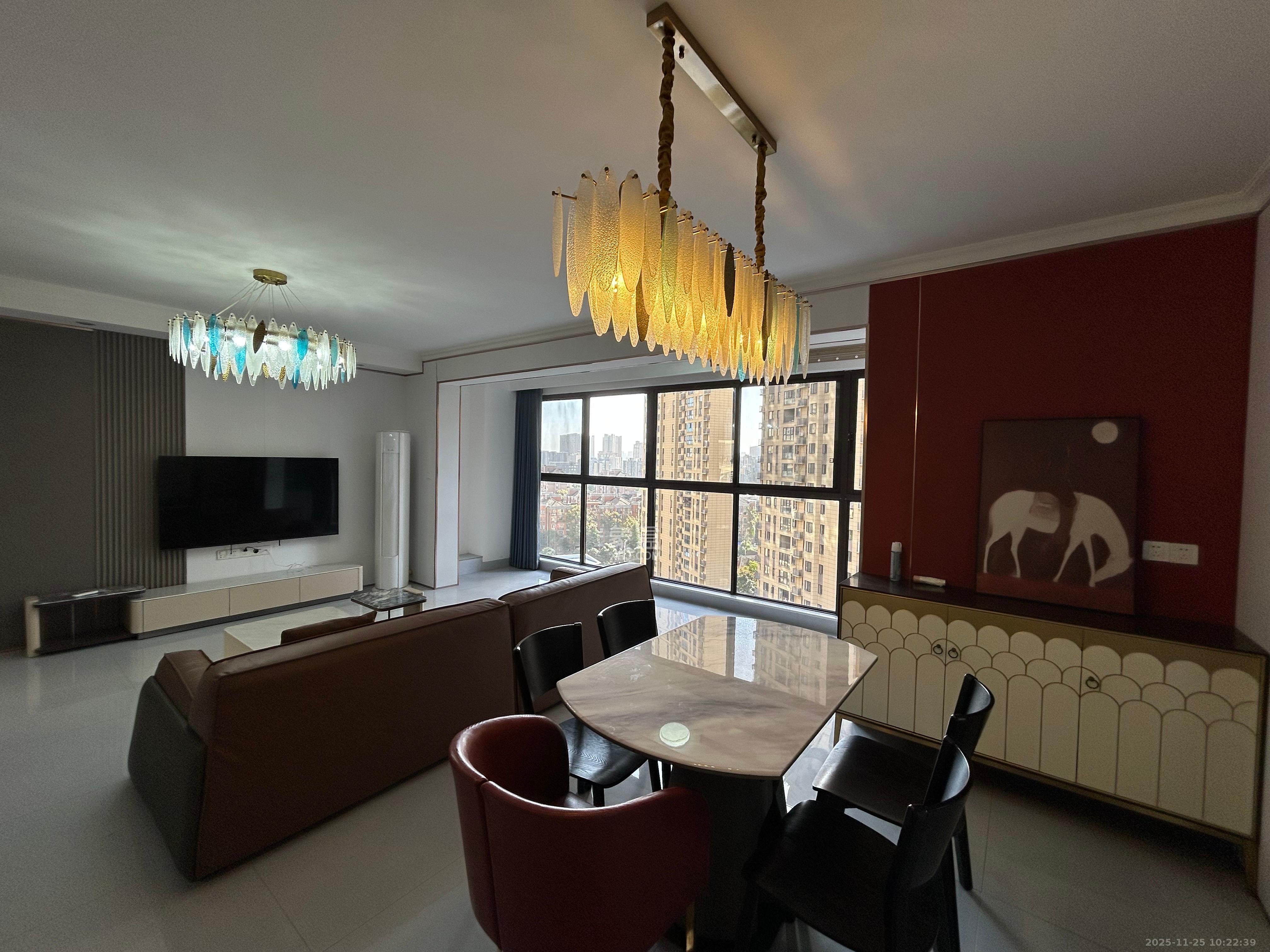 保利香槟国际  4室2厅2卫    3280.0元/月室内图