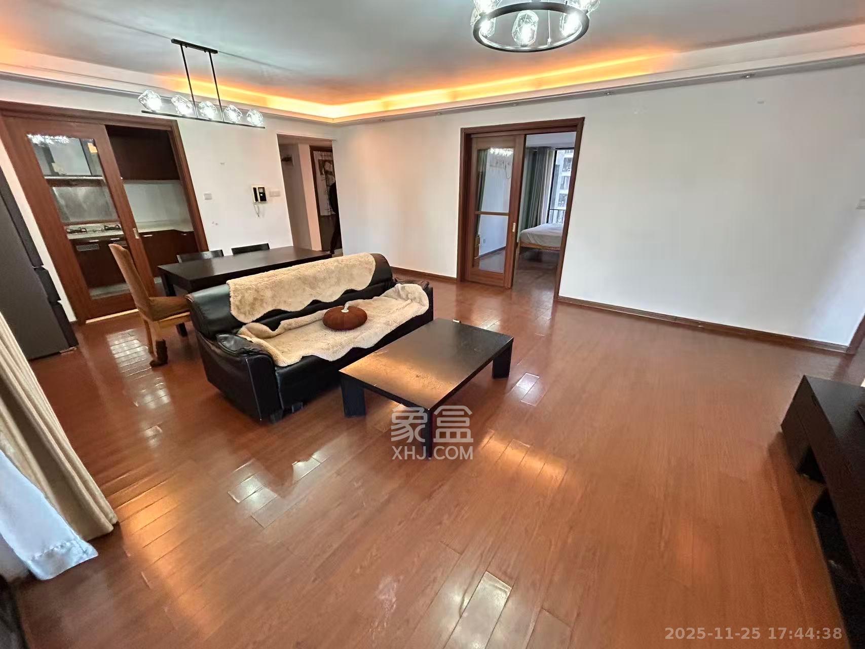 万科金域华府二期  3室2厅2卫    2700.0元/月