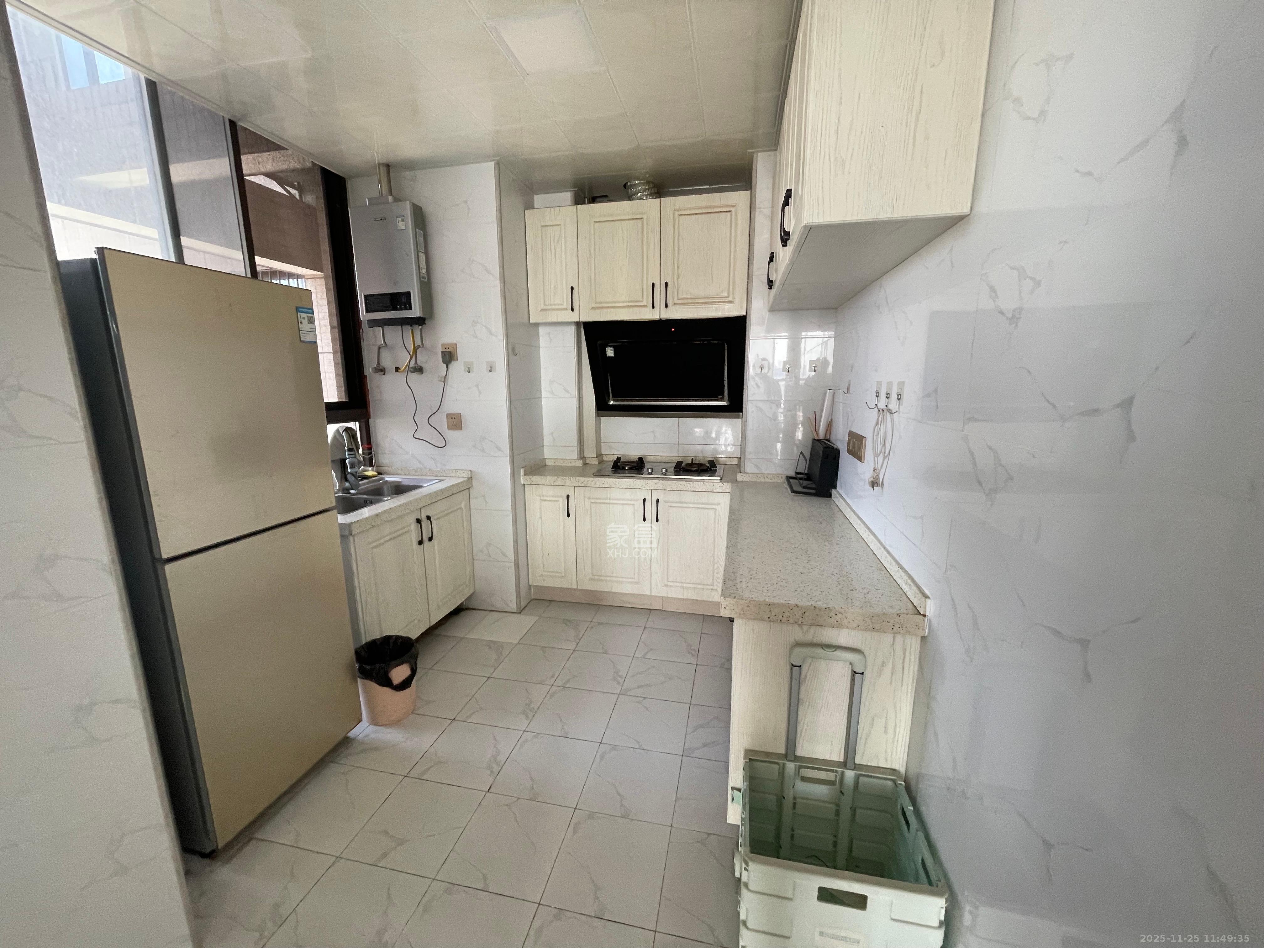 麓谷星辰 3室2厅1卫 2300.0元/月 麓谷星辰 3室2厅1卫 2300.0元/月室内图