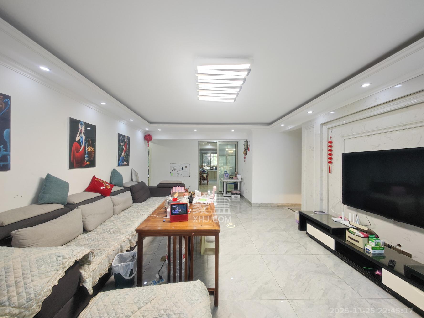 中天瑞景 5室2厅2卫 148.0万 中天瑞景 5室2厅2卫 148.0万客厅