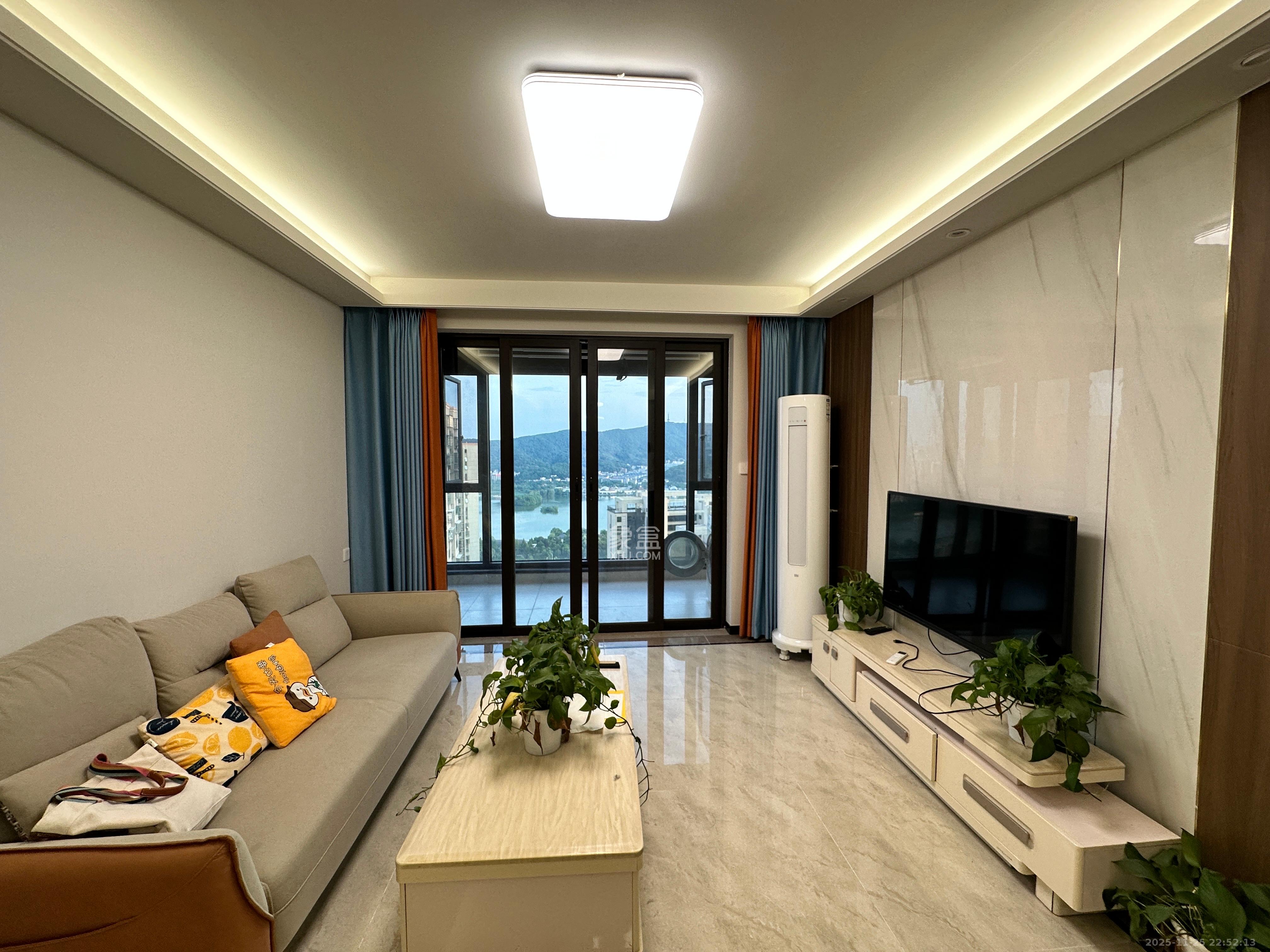 保利海德公园  3室2厅2卫    3600.0元/月