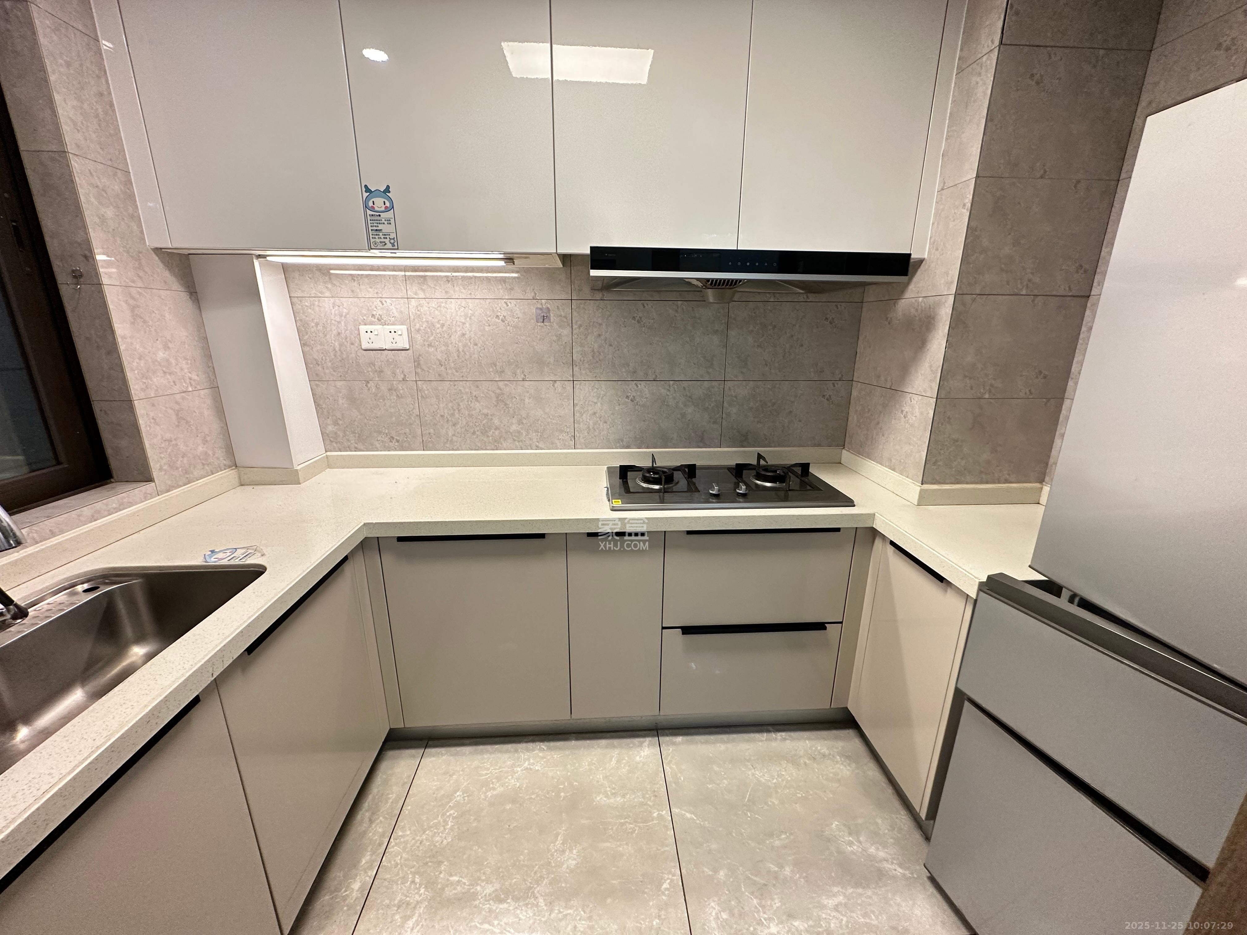 龙湖铂金中心（龙湖春江郦城）  3室2厅2卫    4300.0元/月室内图