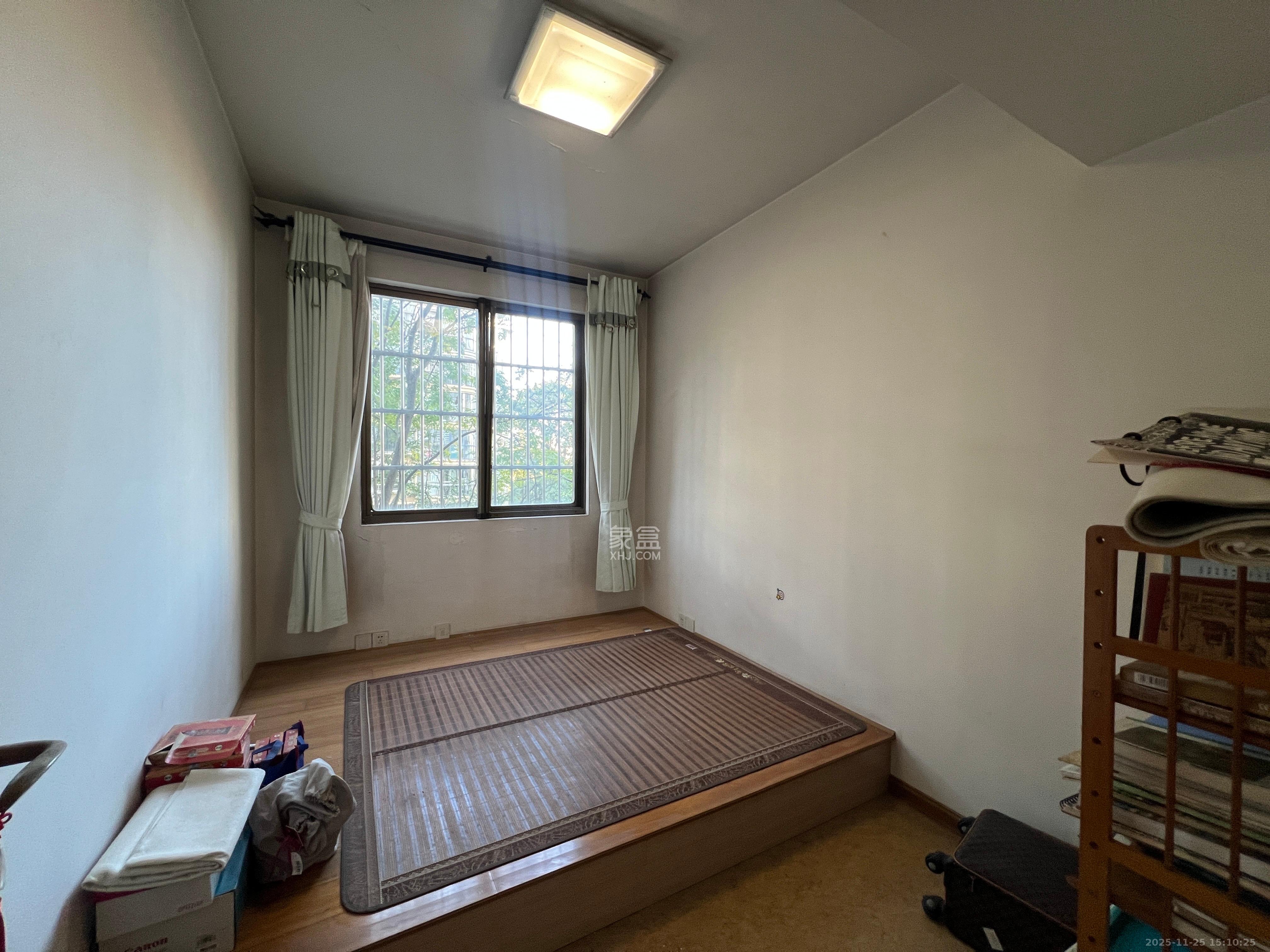 金色比华利  4室2厅1卫    2400.0元/月室内图