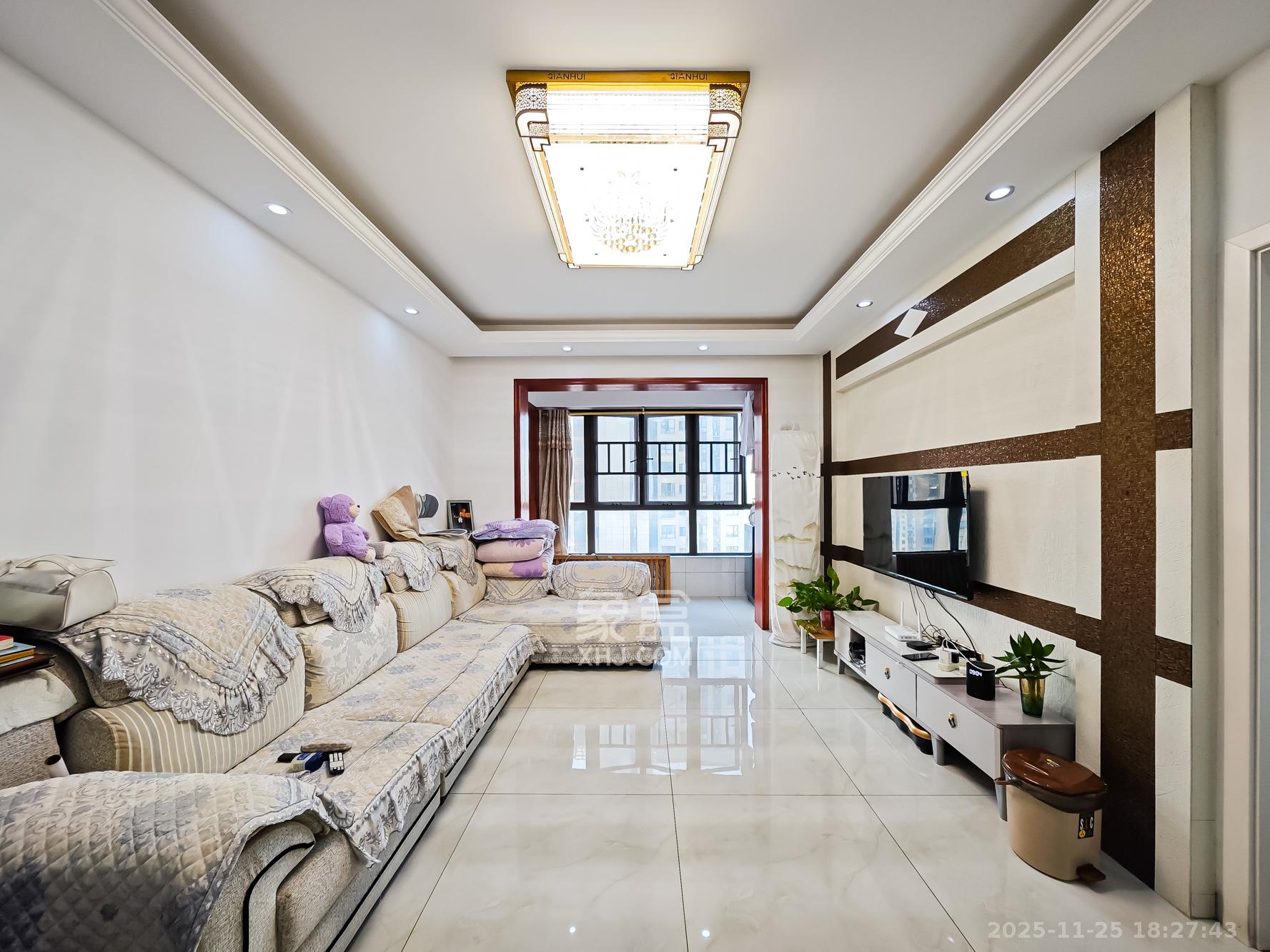 山语城三期 3室2厅1卫 68.0万 山语城三期 3室2厅1卫 68.0万客厅