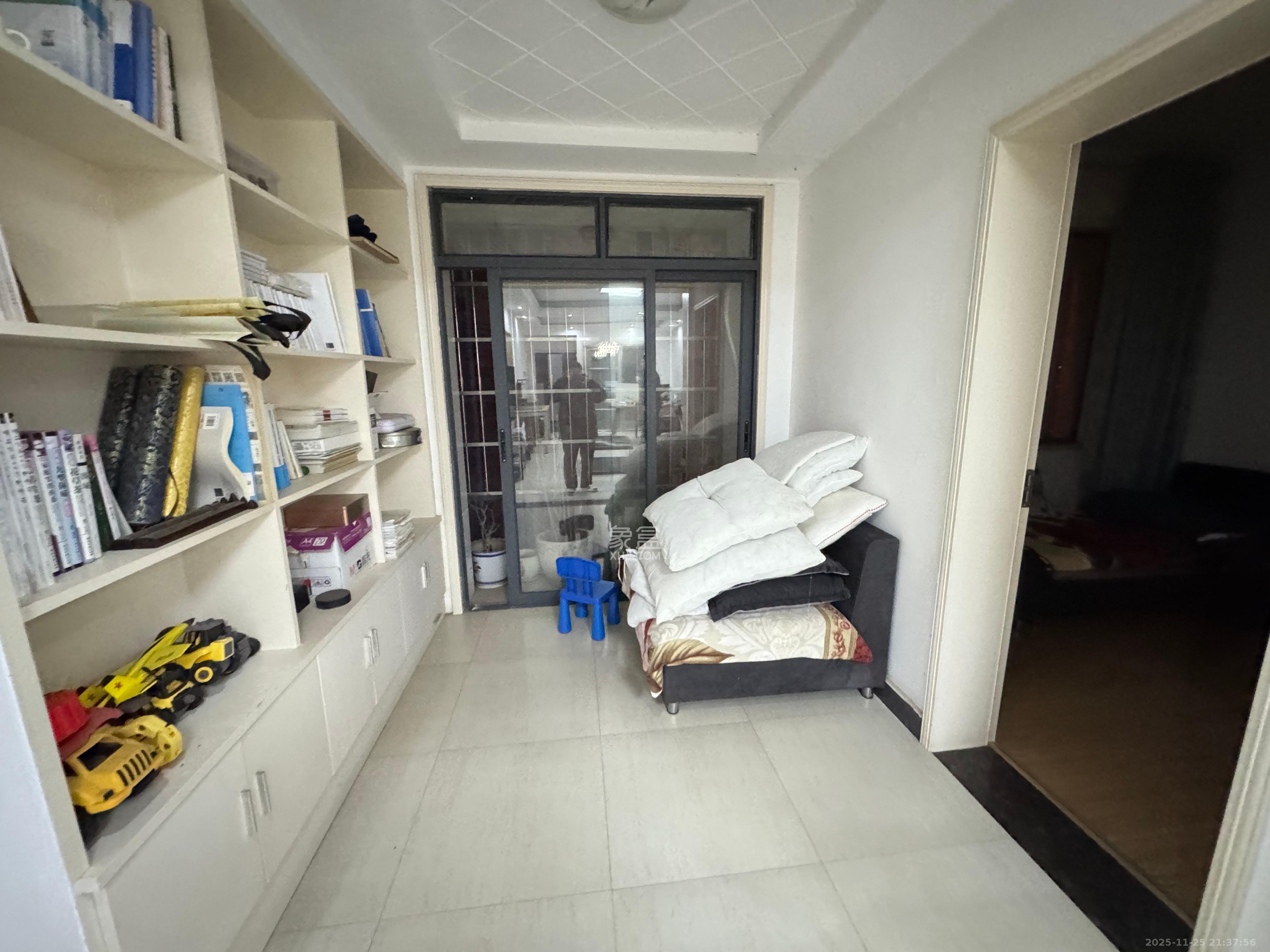 乾城(兴旺乾城) 3室1厅1卫 2700.0元/月 乾城(兴旺乾城) 3室1厅1卫 2700.0元/月室内图