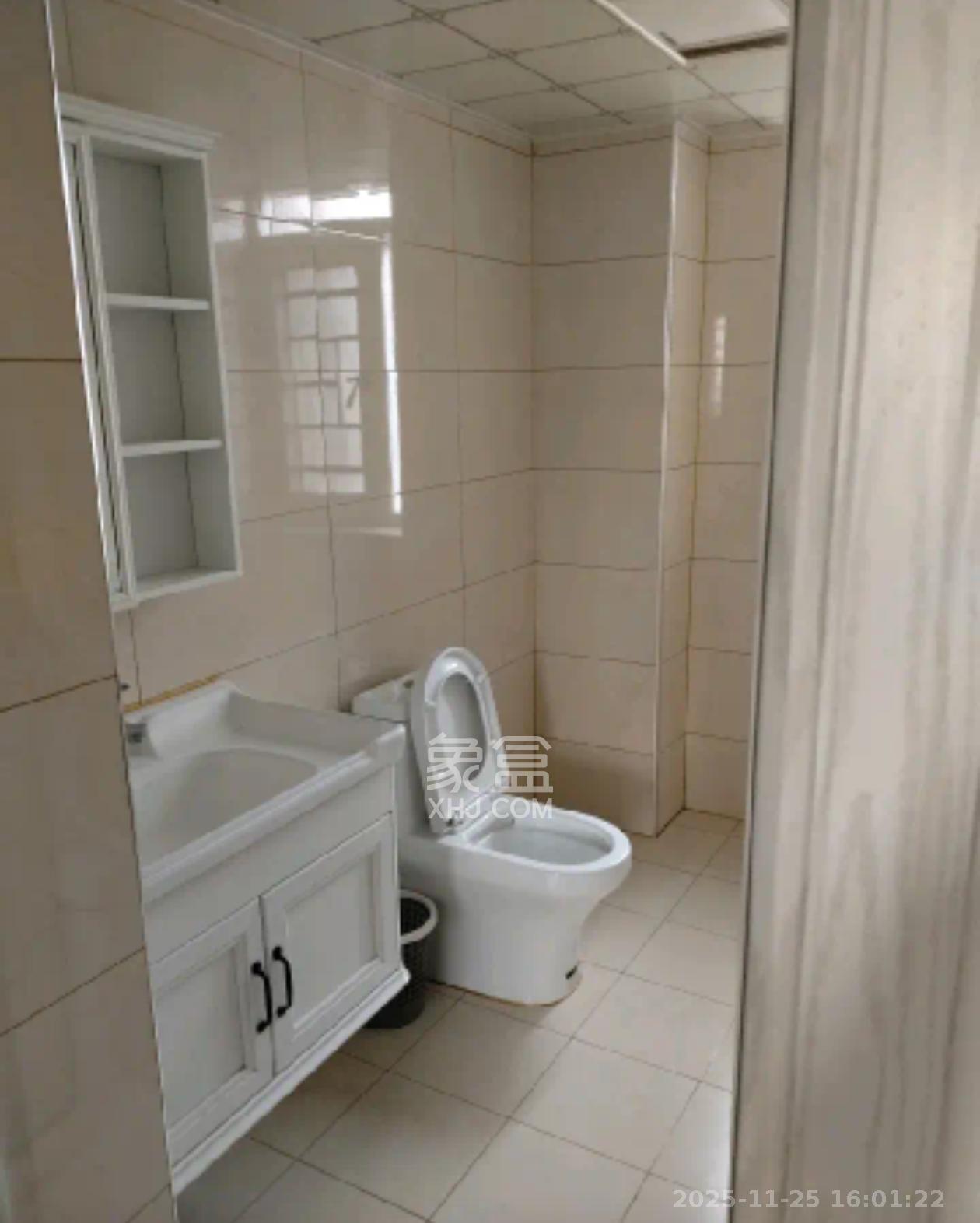 洋湖春园  3室2厅2卫    2400.0元/月室内图