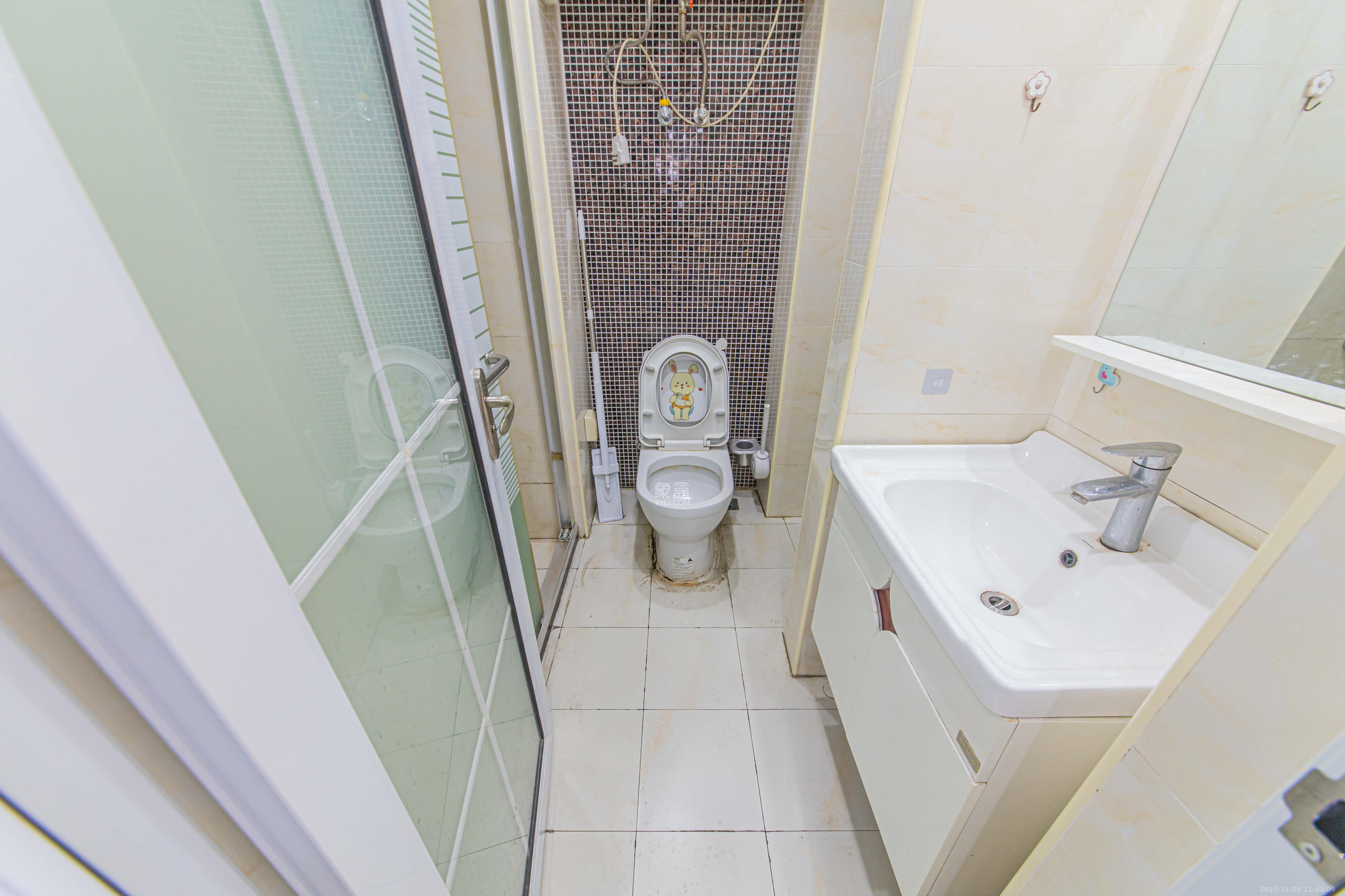 九峰远见 1室1厅1卫 55.0万 九峰远见 1室1厅1卫 55.0万卫生间