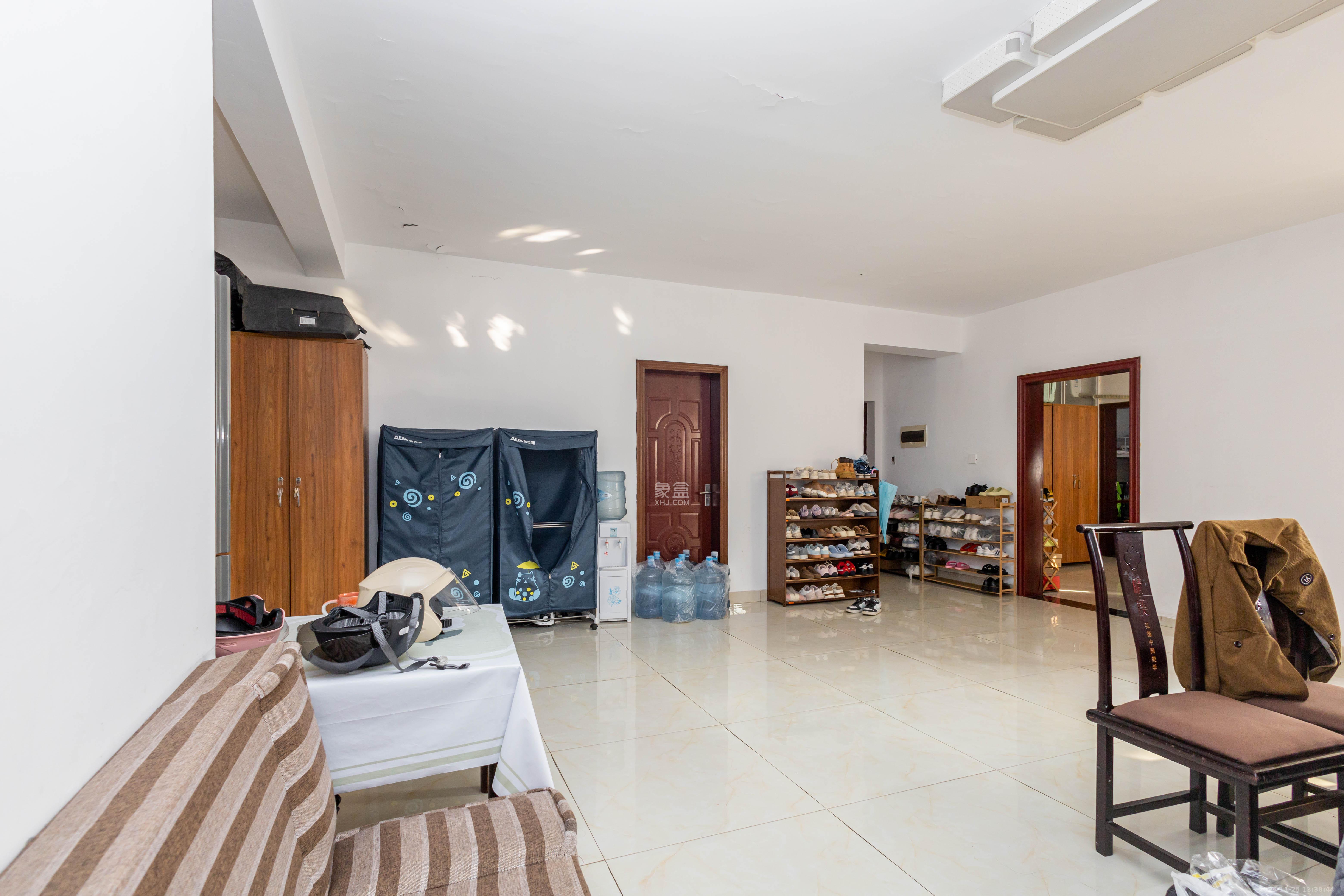 东门尚苑 5室2厅2卫 128.0万 东门尚苑 5室2厅2卫 128.0万客厅