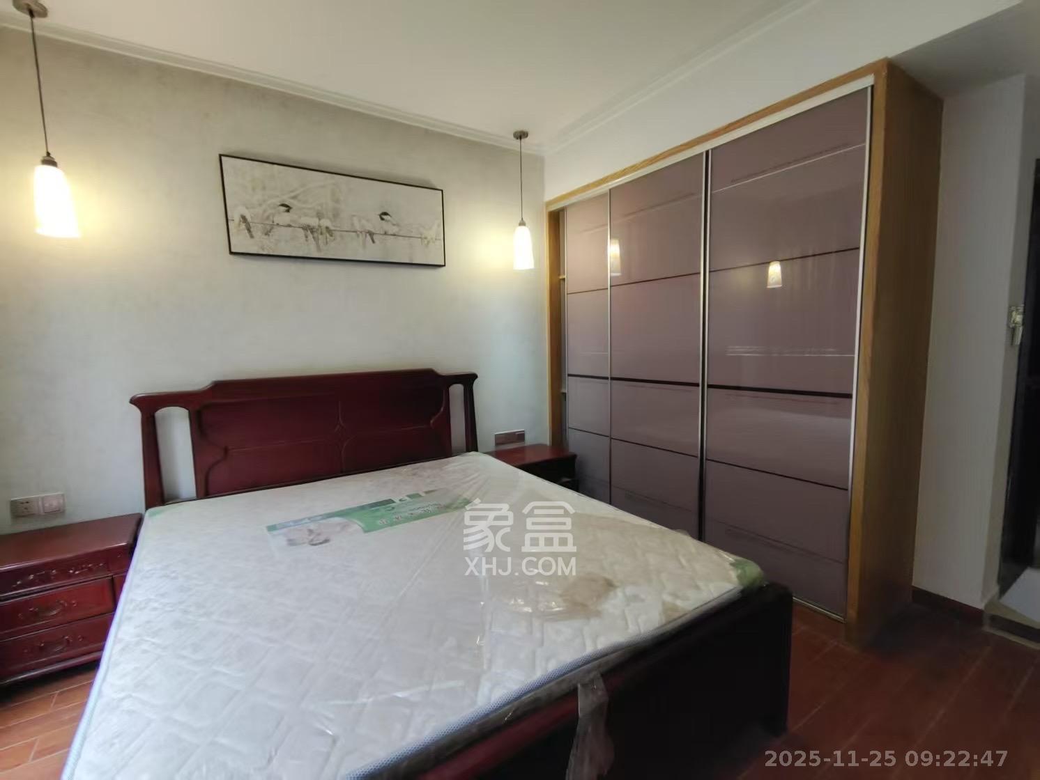 翡翠云天  3室2厅2卫    2300.0元/月室内图