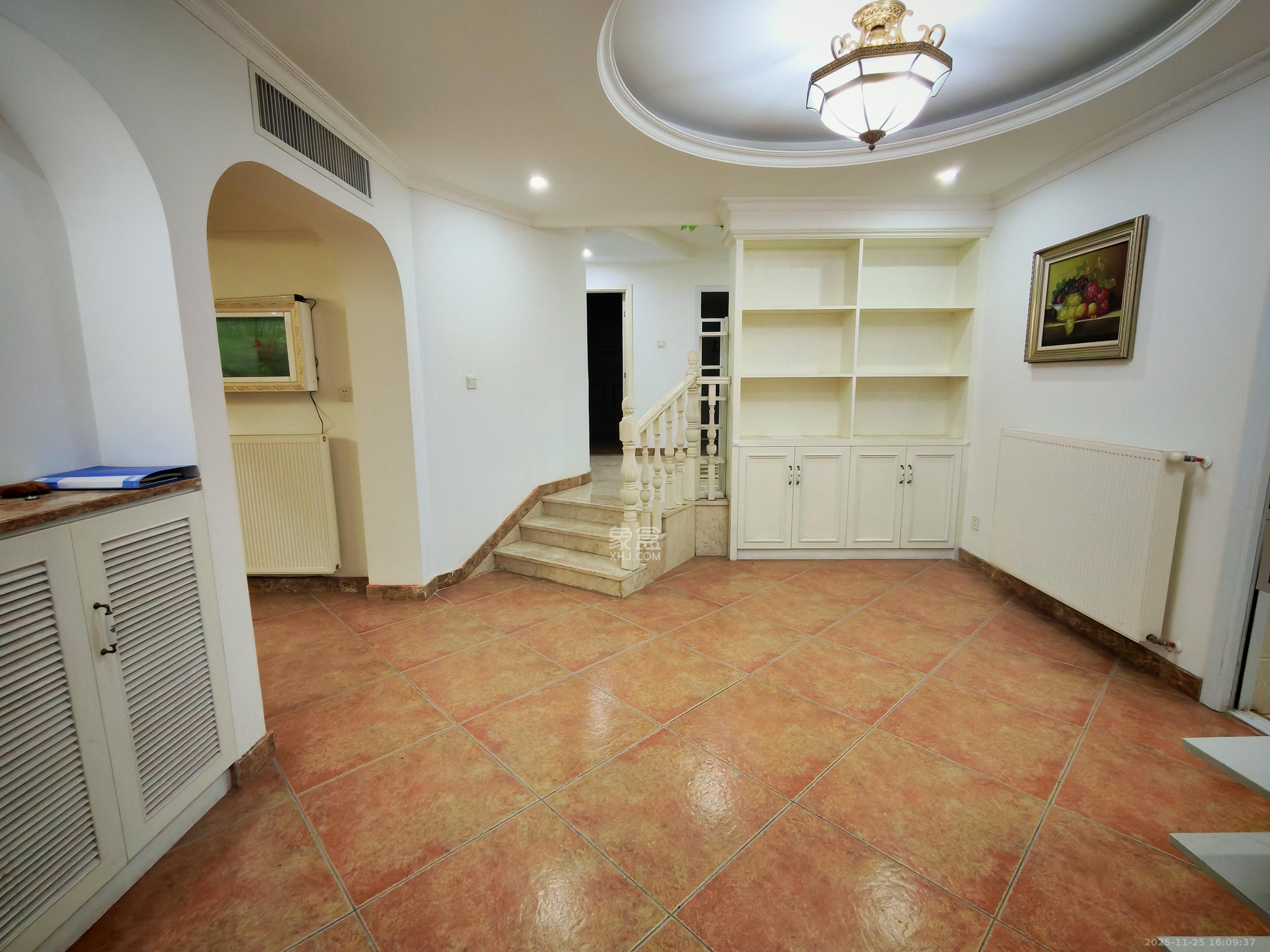 左岸春天  3室2厅2卫    3000.0元/月室内图