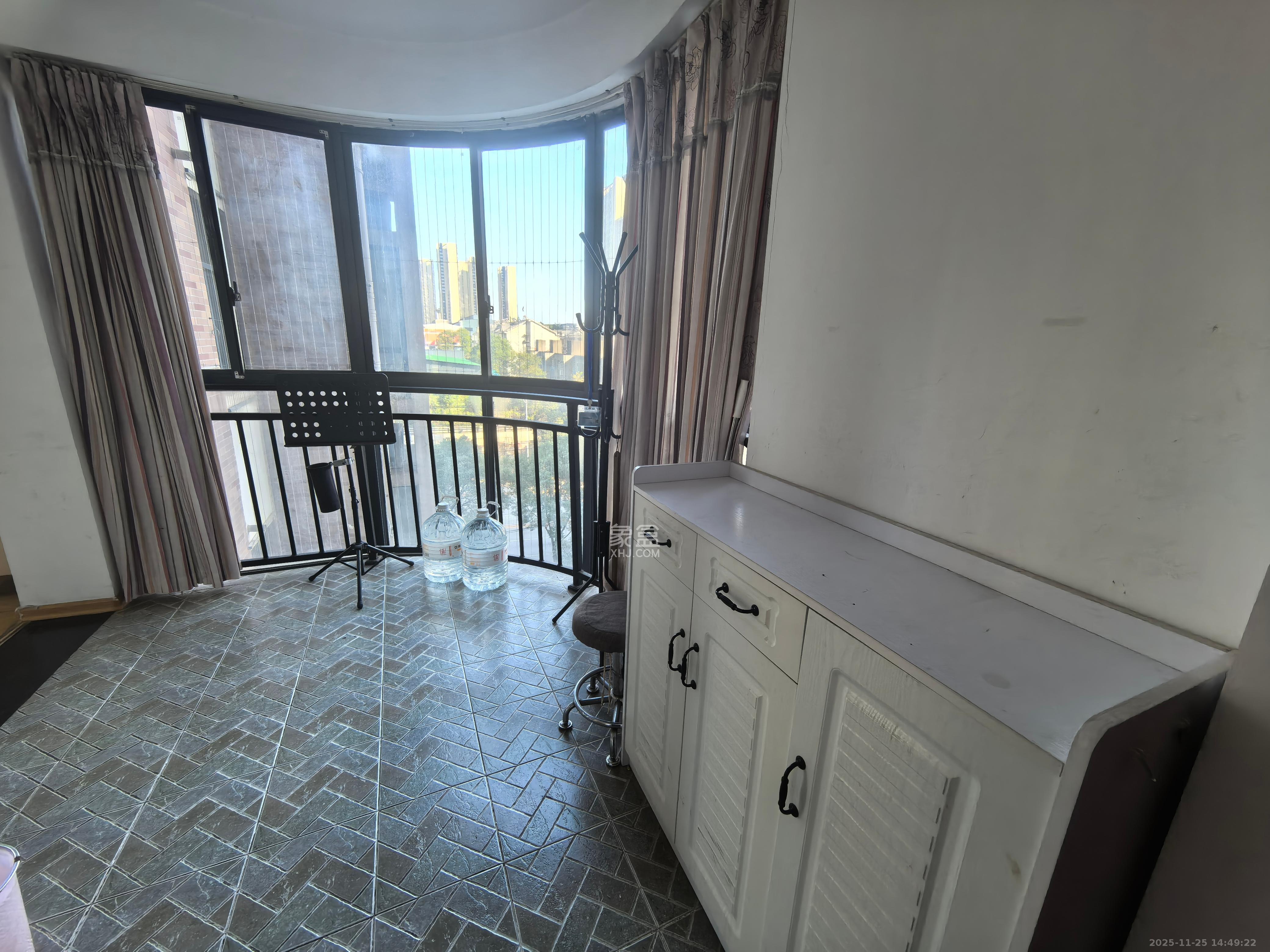 海拔东方  2室2厅1卫    2200.0元/月室内图