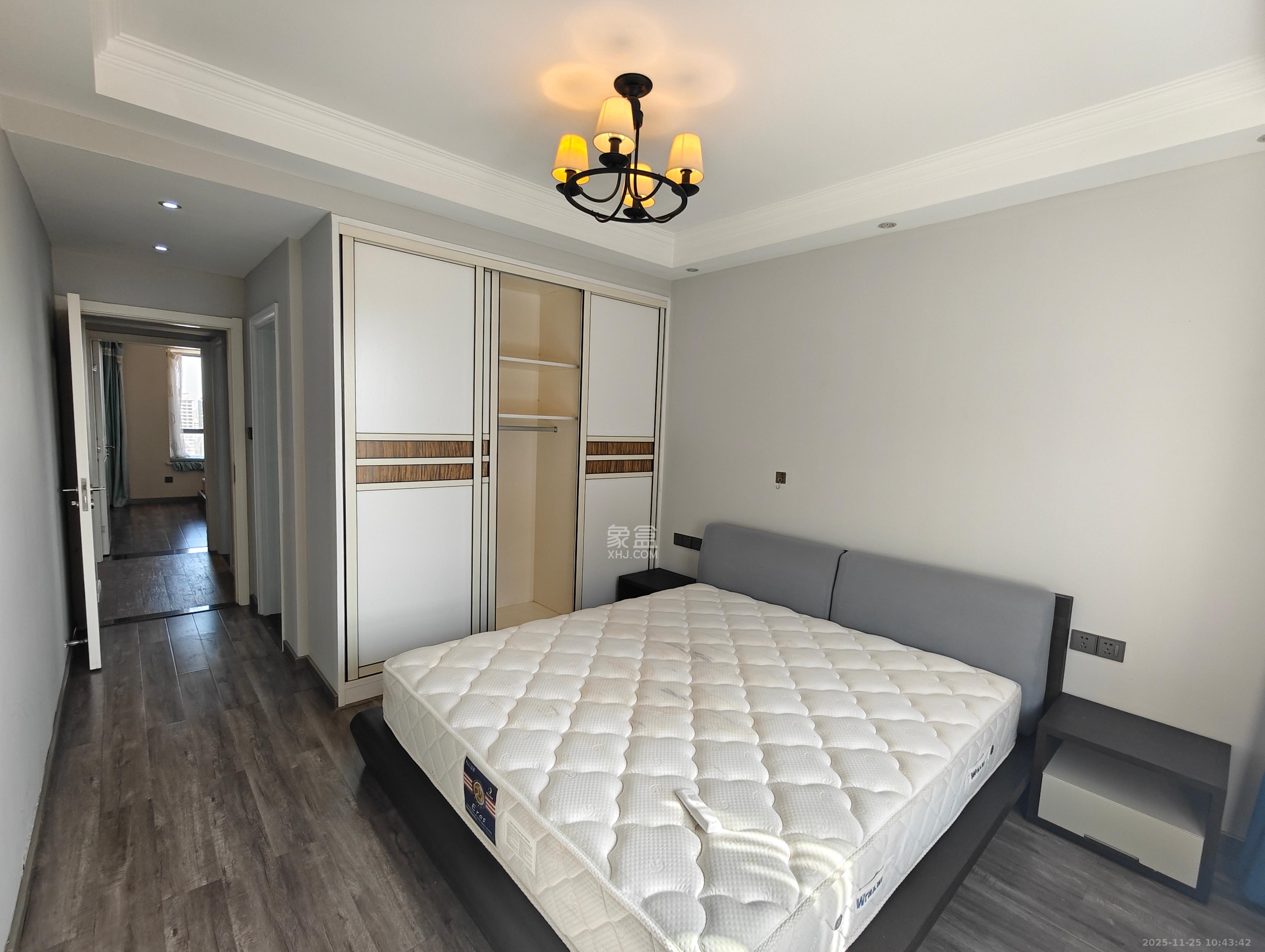 半山壹号 3室2厅2卫 3500.0元/月 半山壹号 3室2厅2卫 3500.0元/月室内图