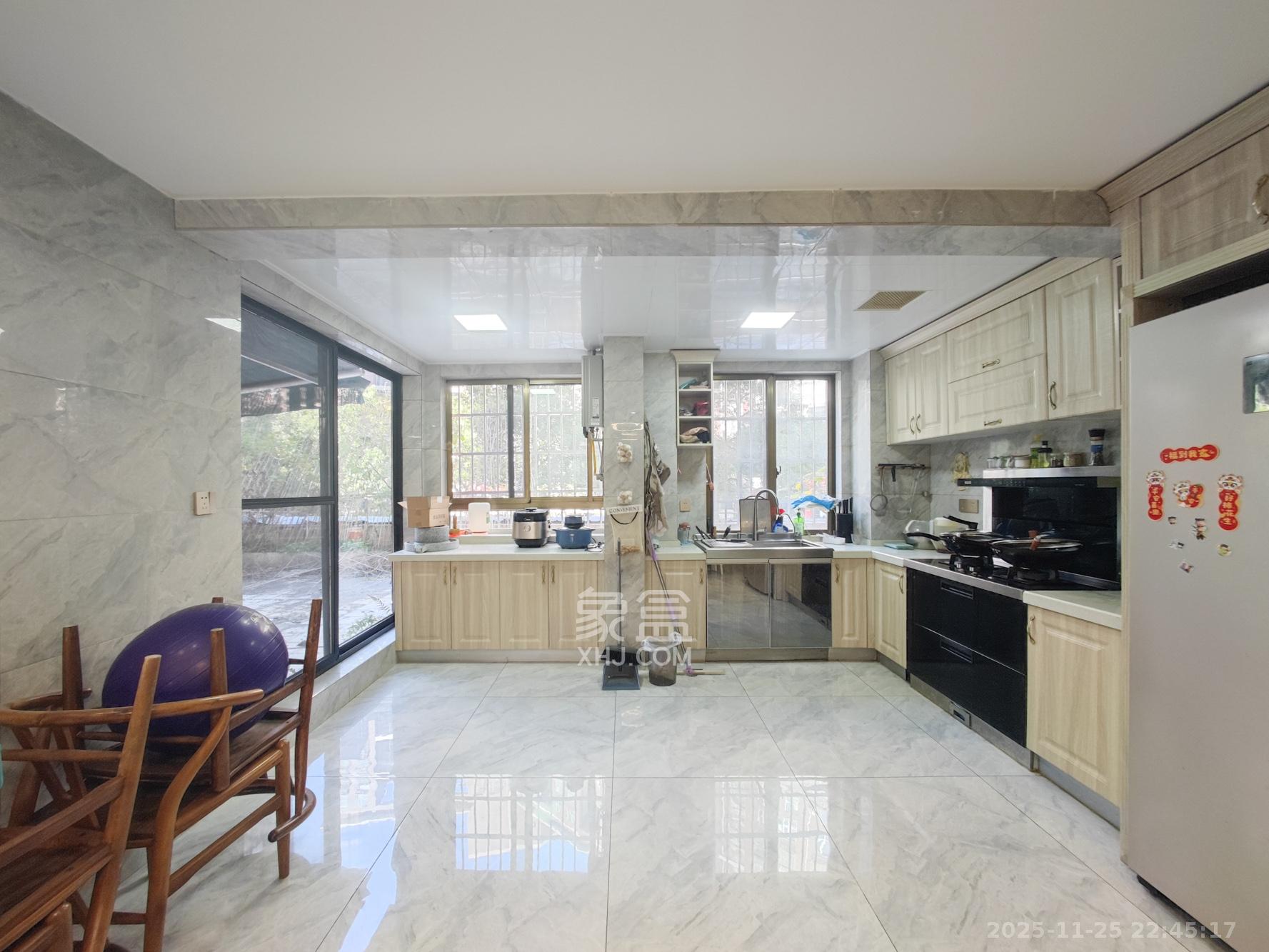 中天瑞景 5室2厅2卫 148.0万 中天瑞景 5室2厅2卫 148.0万厨房