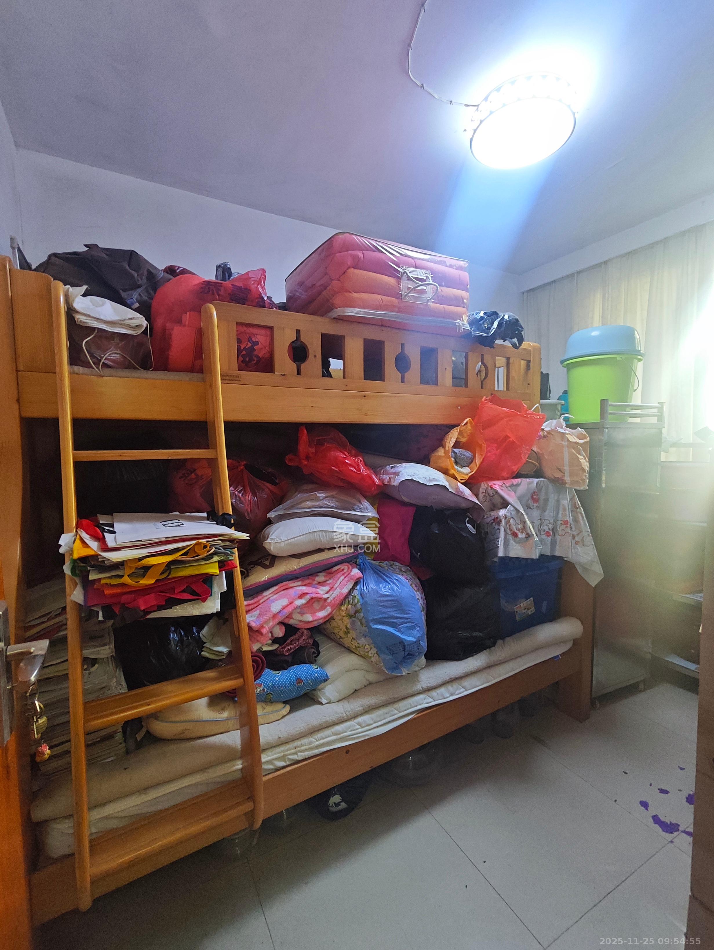 景湾小区(井湾小区) 3室2厅1卫 1600.0元/月 景湾小区(井湾小区) 3室2厅1卫 1600.0元/月室内图