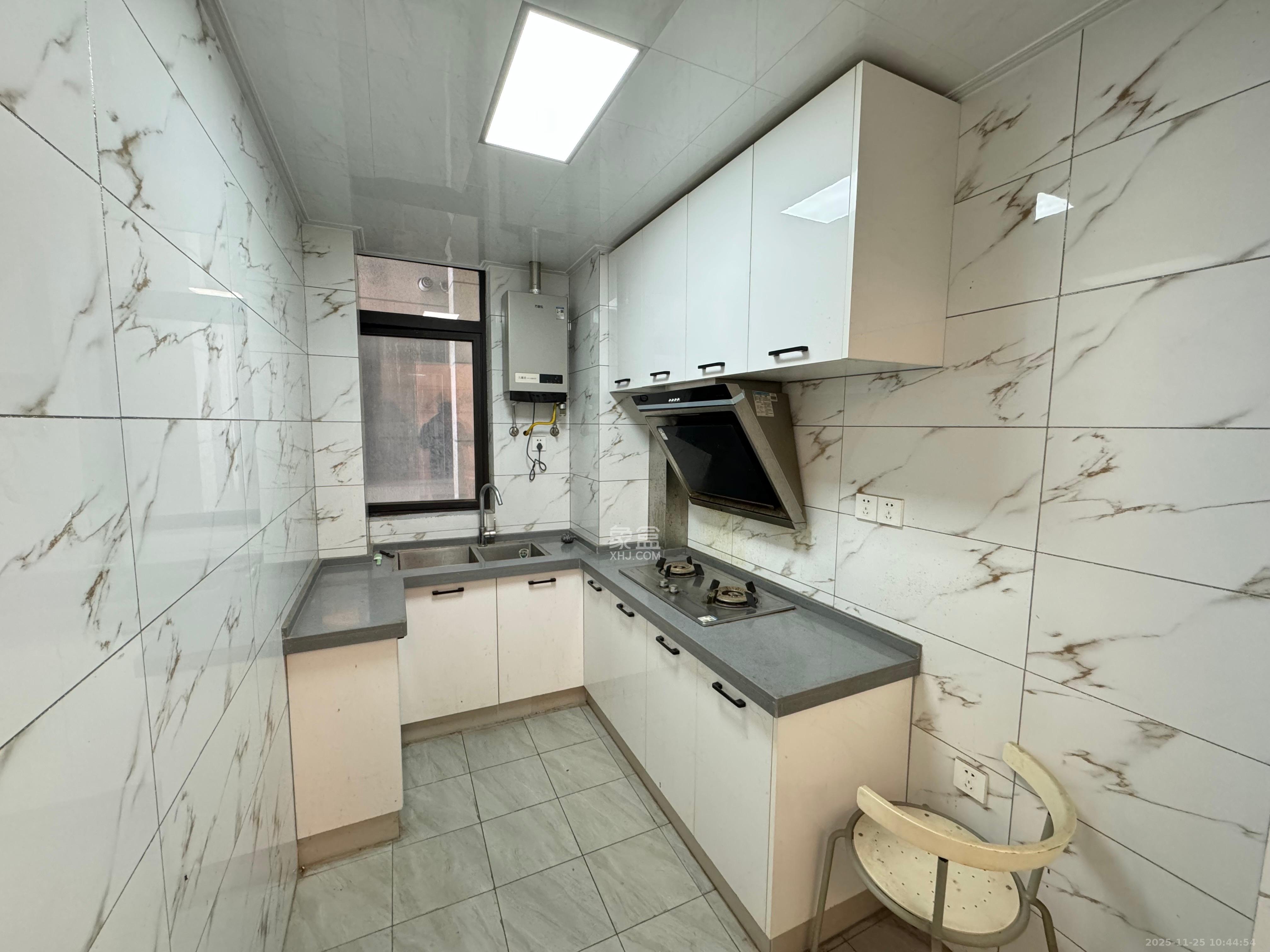 公园9号大都会  3室2厅2卫    4000.0元/月室内图