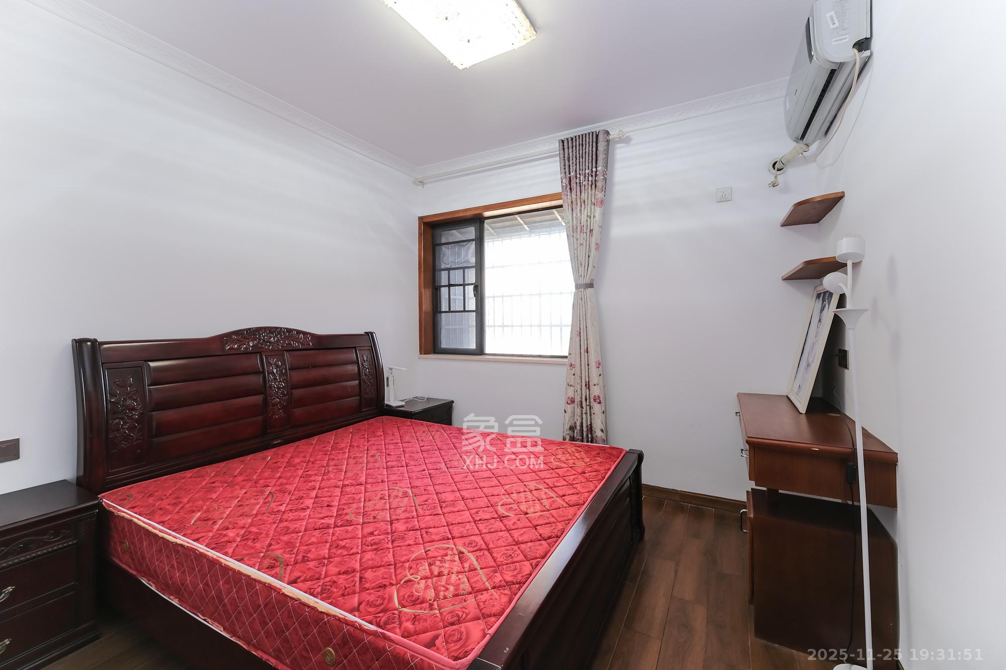 盛地春天里 3室2厅1卫 56.0万 盛地春天里 3室2厅1卫 56.0万卧室