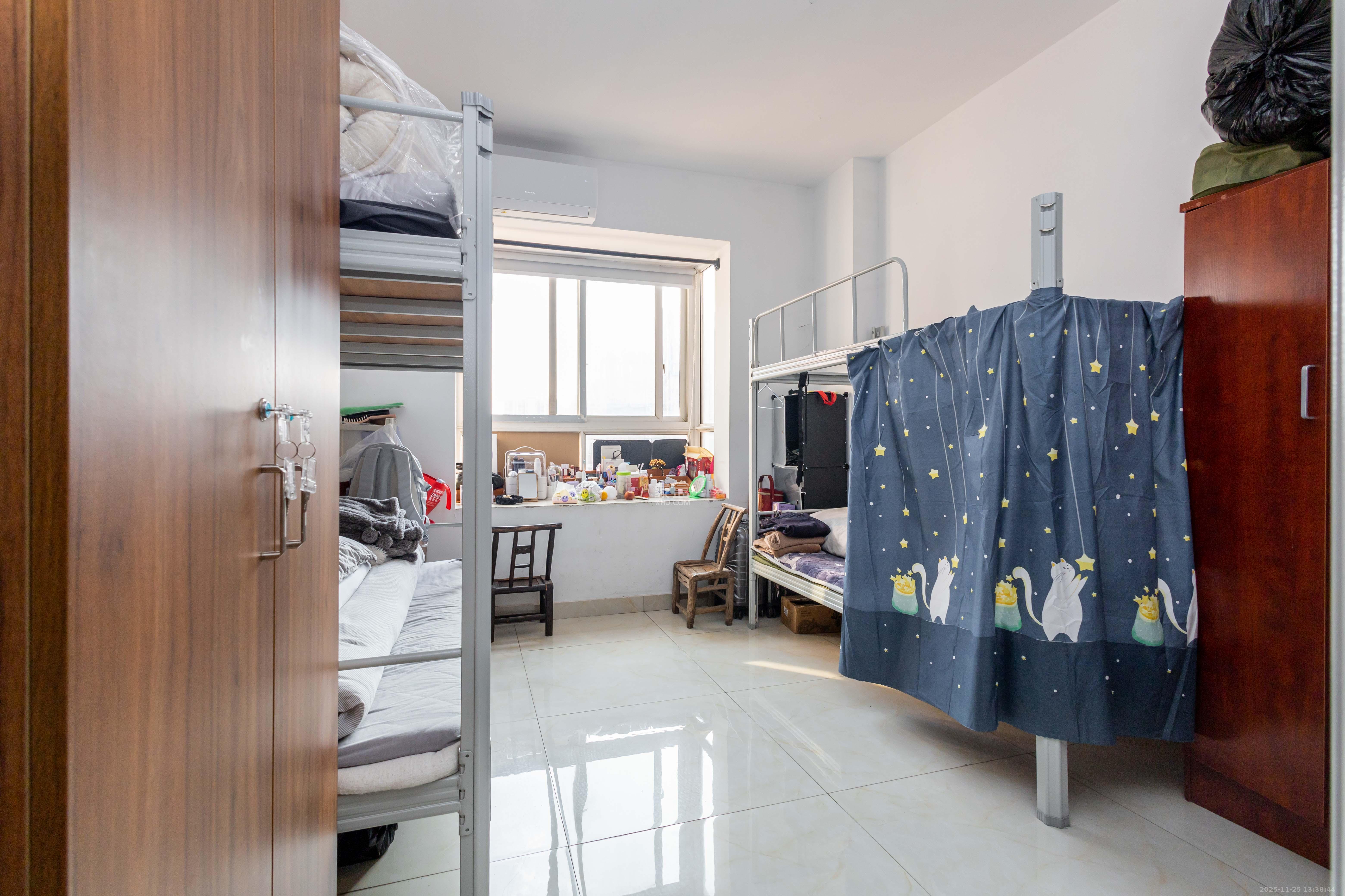 东门尚苑 5室2厅2卫 128.0万 东门尚苑 5室2厅2卫 128.0万卧室