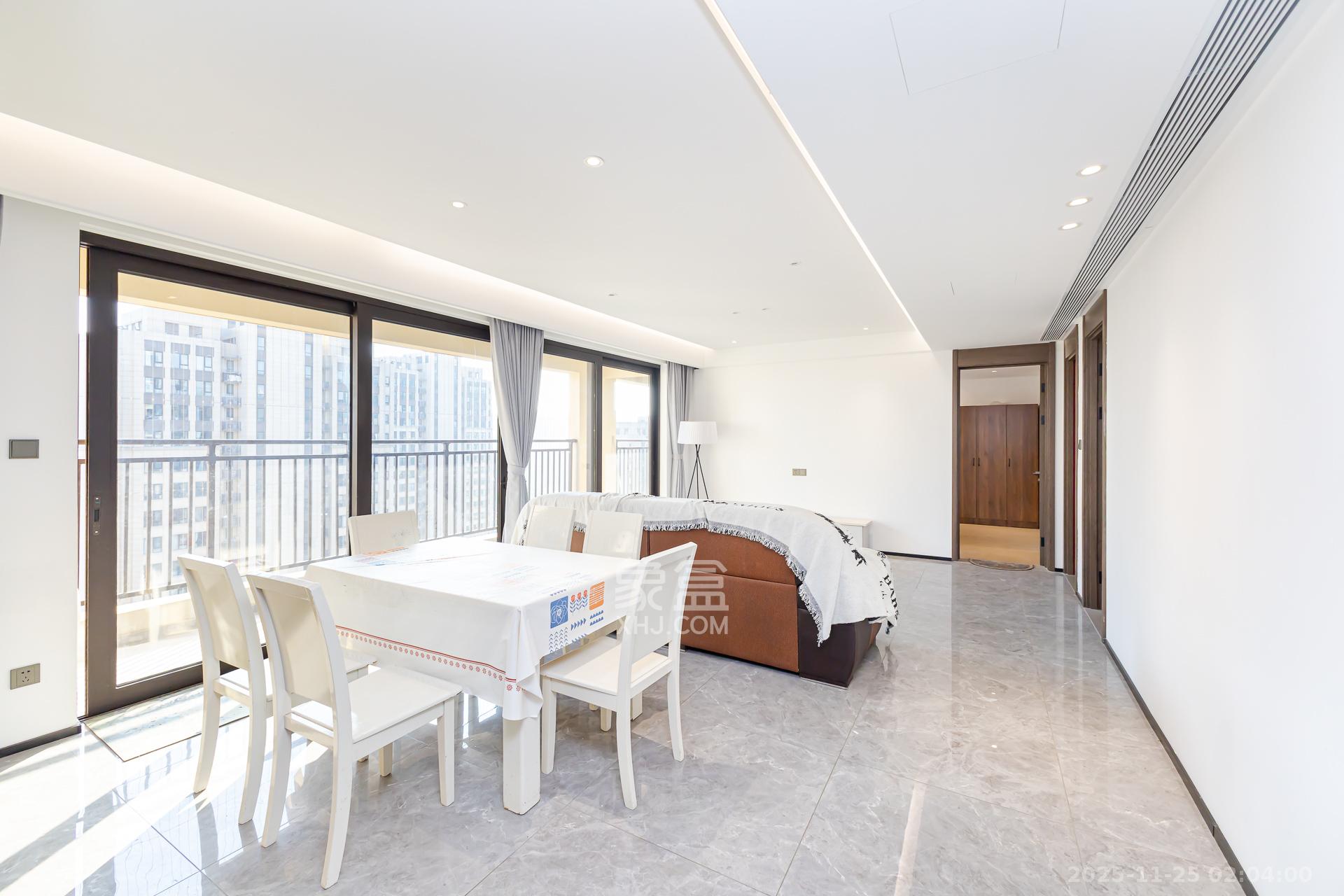 万科滨河道  4室2厅2卫    160.0万