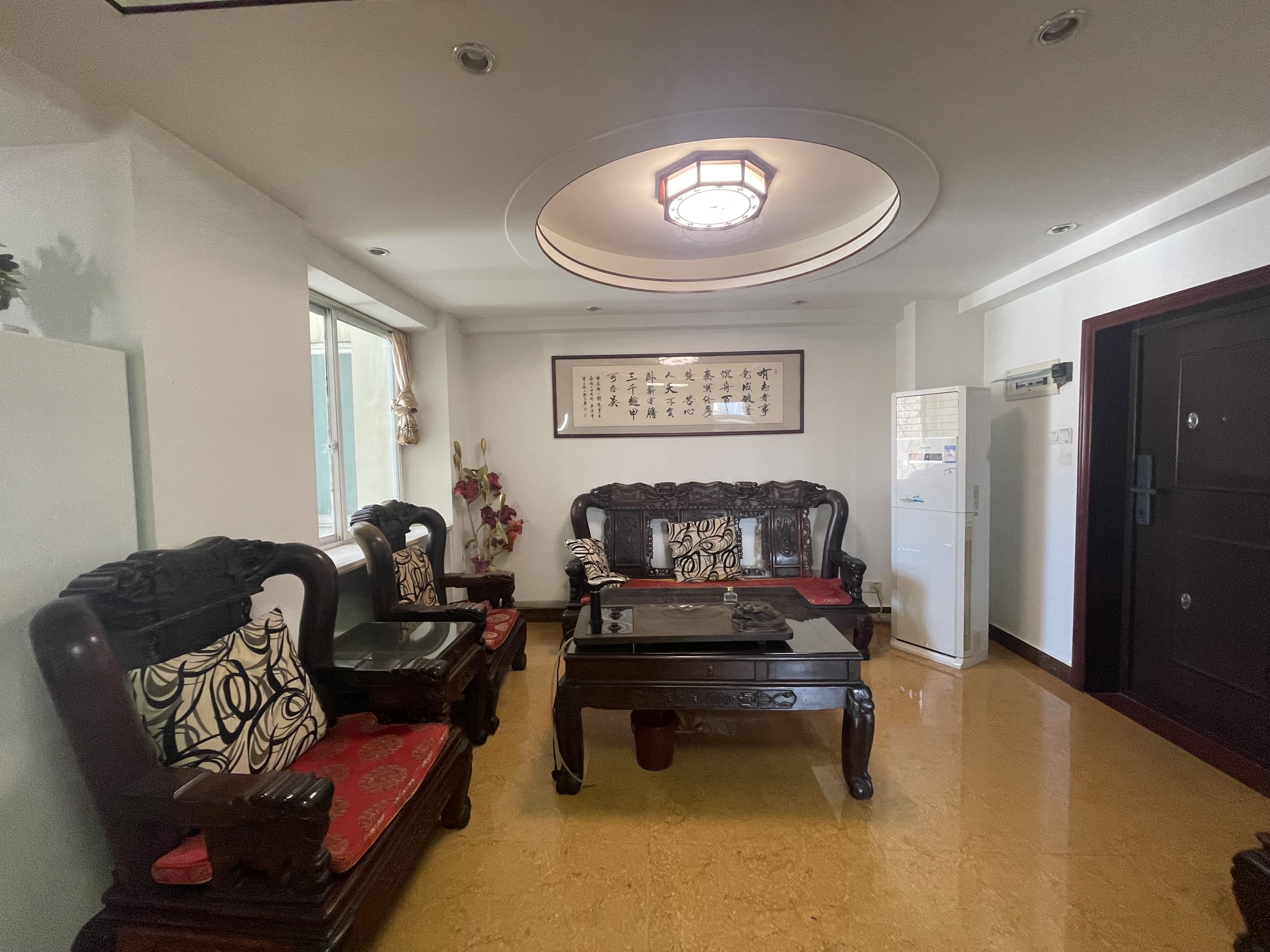 龙江大厦  4室2厅2卫    2600.0元/月室内图1