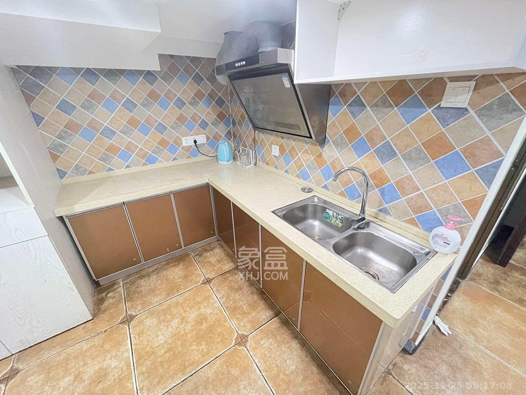 荣悦台 2室1厅1卫 1700.0元/月 荣悦台 2室1厅1卫 1700.0元/月室内图