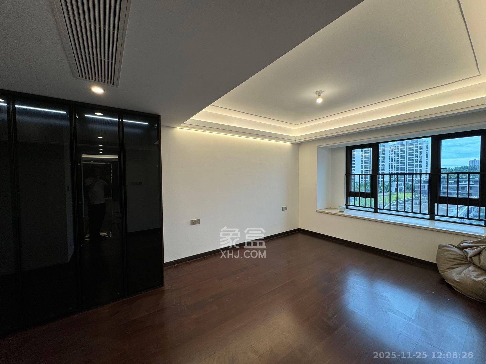 东原麓印长江B区  4室2厅3卫    6000.0元/月室内图