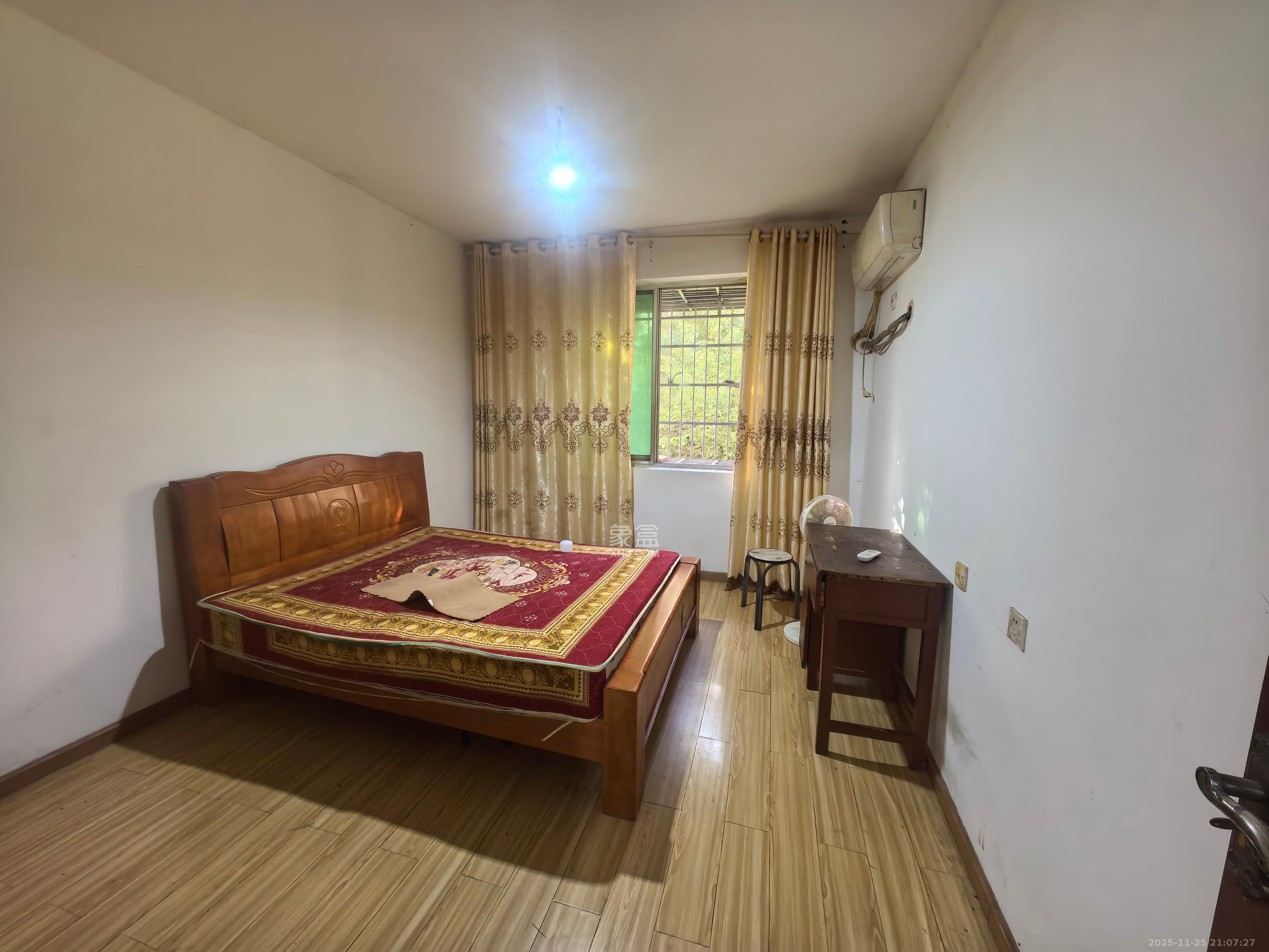 中南汽车世界 2室2厅1卫 1100.0元/月 中南汽车世界 2室2厅1卫 1100.0元/月室内图