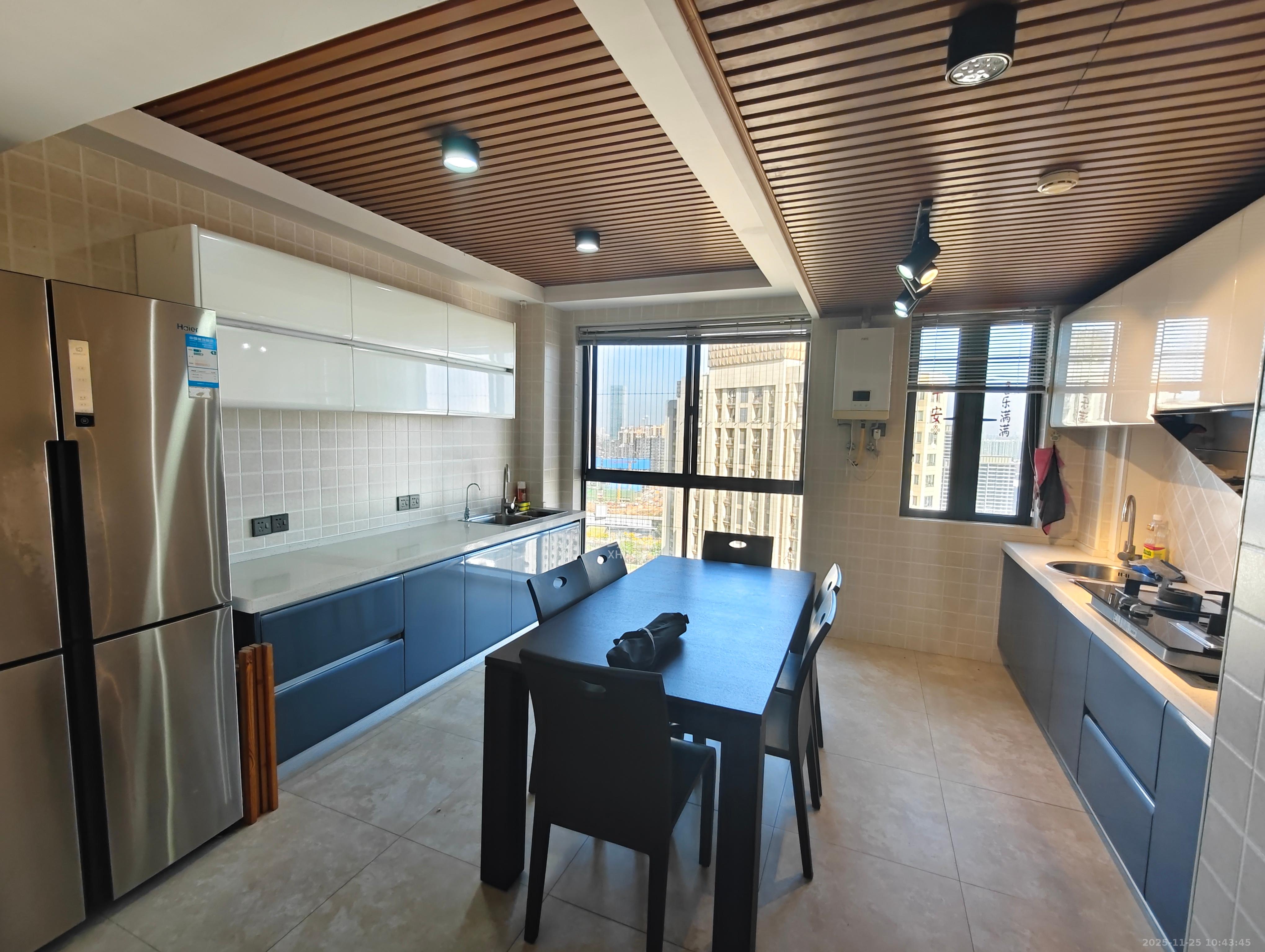 半山壹号 3室2厅2卫 3500.0元/月 半山壹号 3室2厅2卫 3500.0元/月室内图