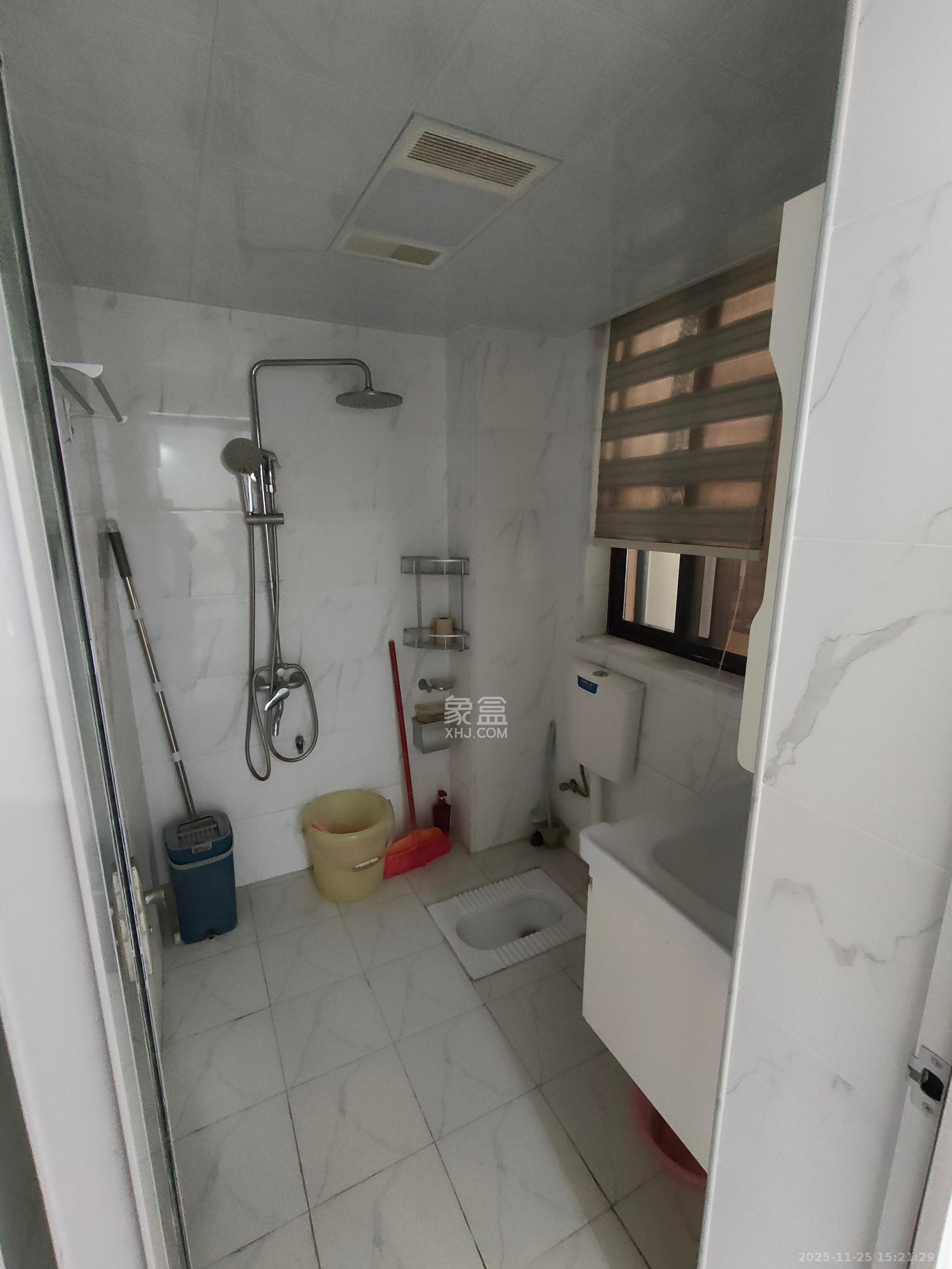 绿地新都会  3室2厅1卫    2100.0元/月室内图