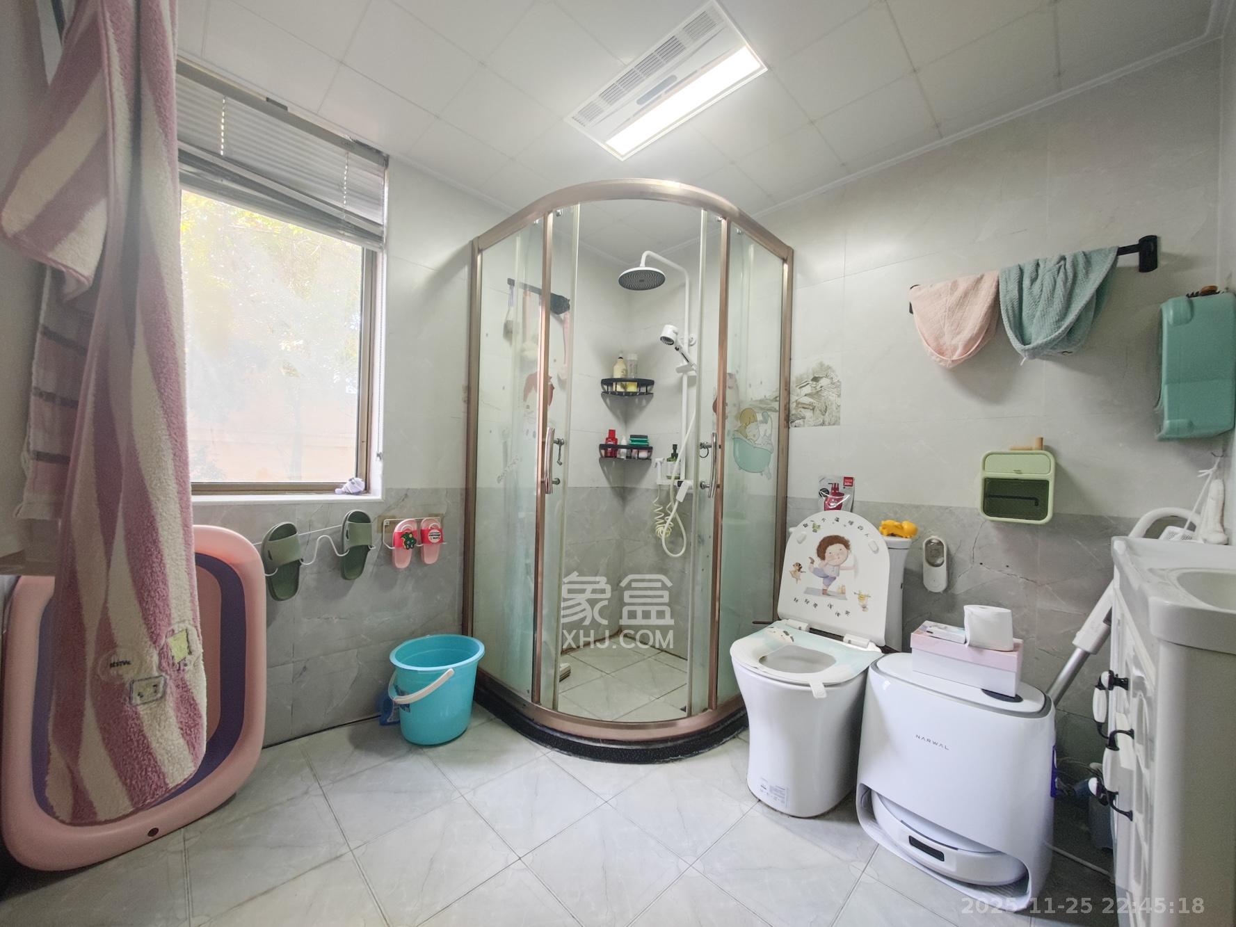 中天瑞景  5室2厅2卫    148.0万卫生间