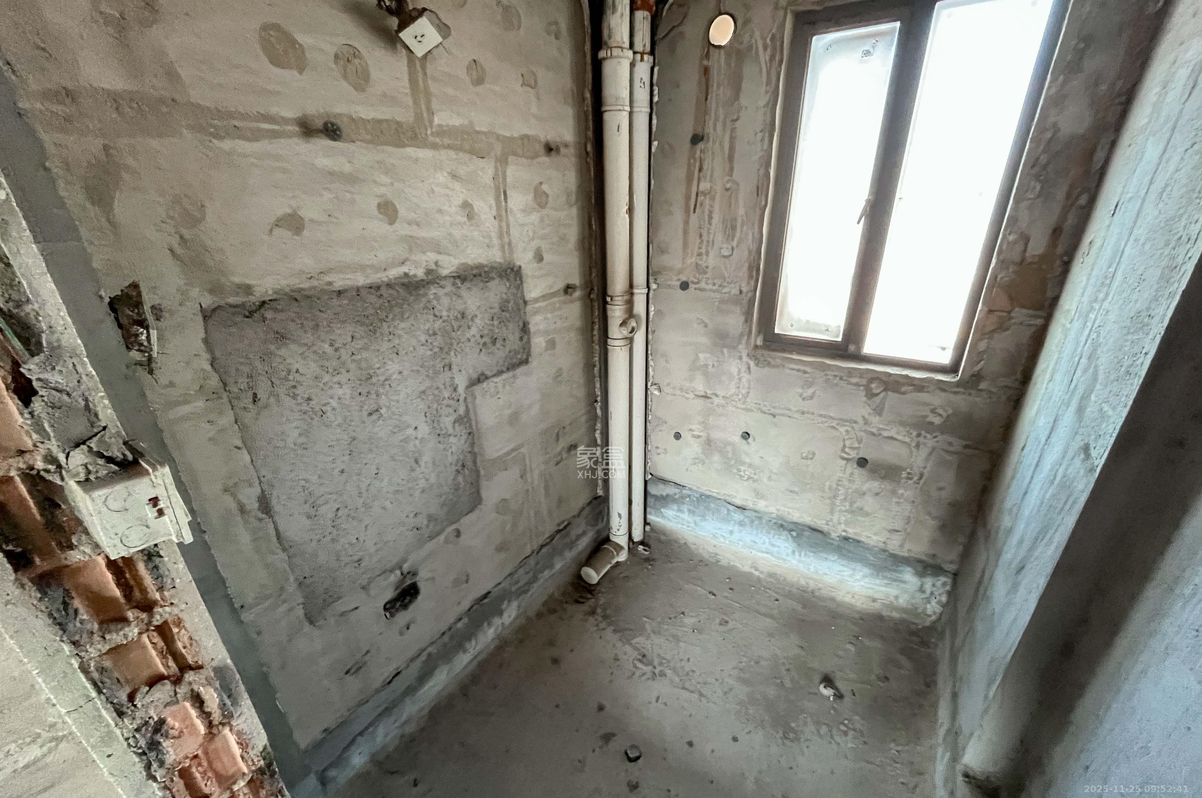 振业城二期  3室2厅2卫    131.8万其他