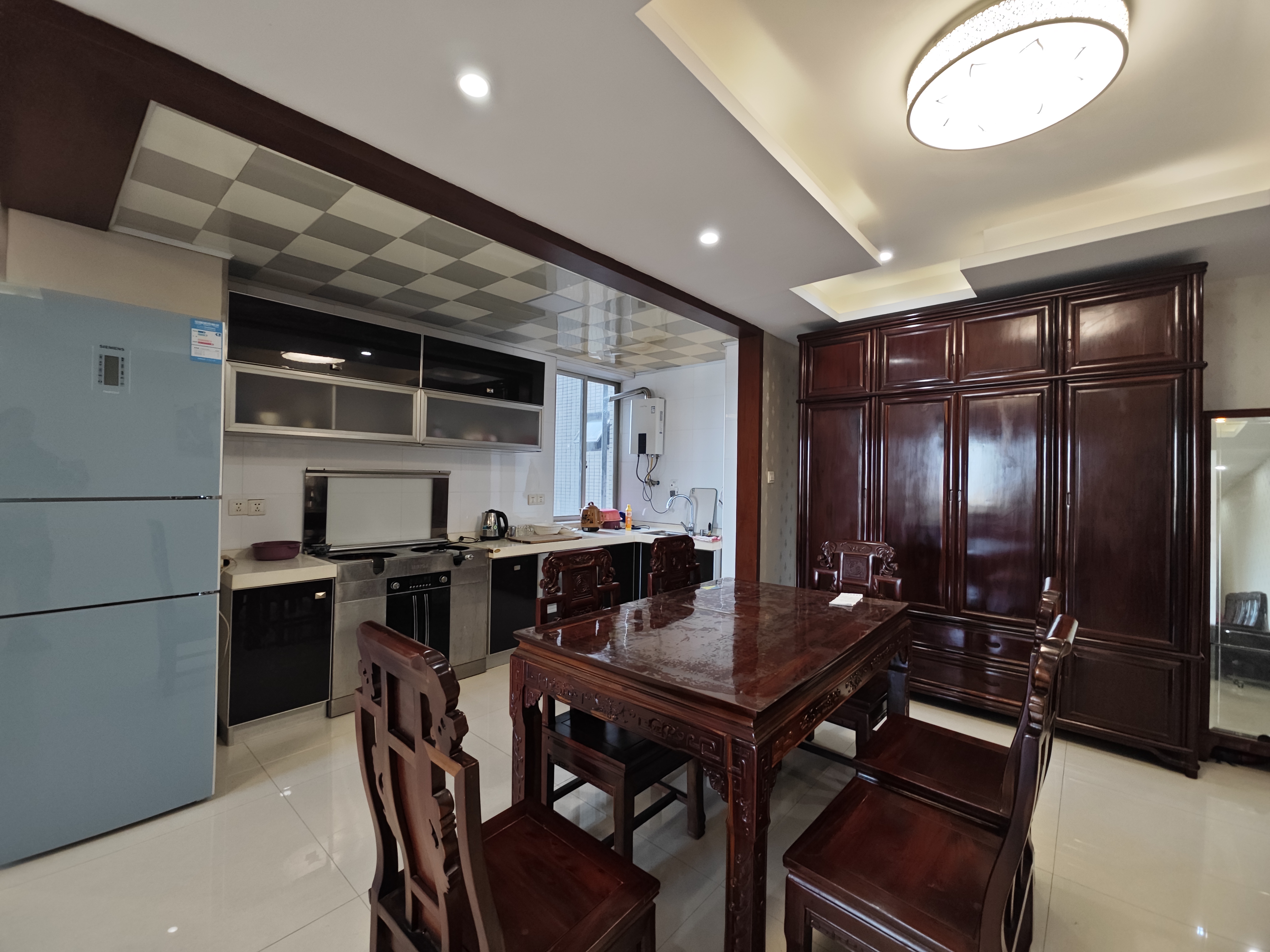 冠城江景  3室2厅2卫    2600.0元/月