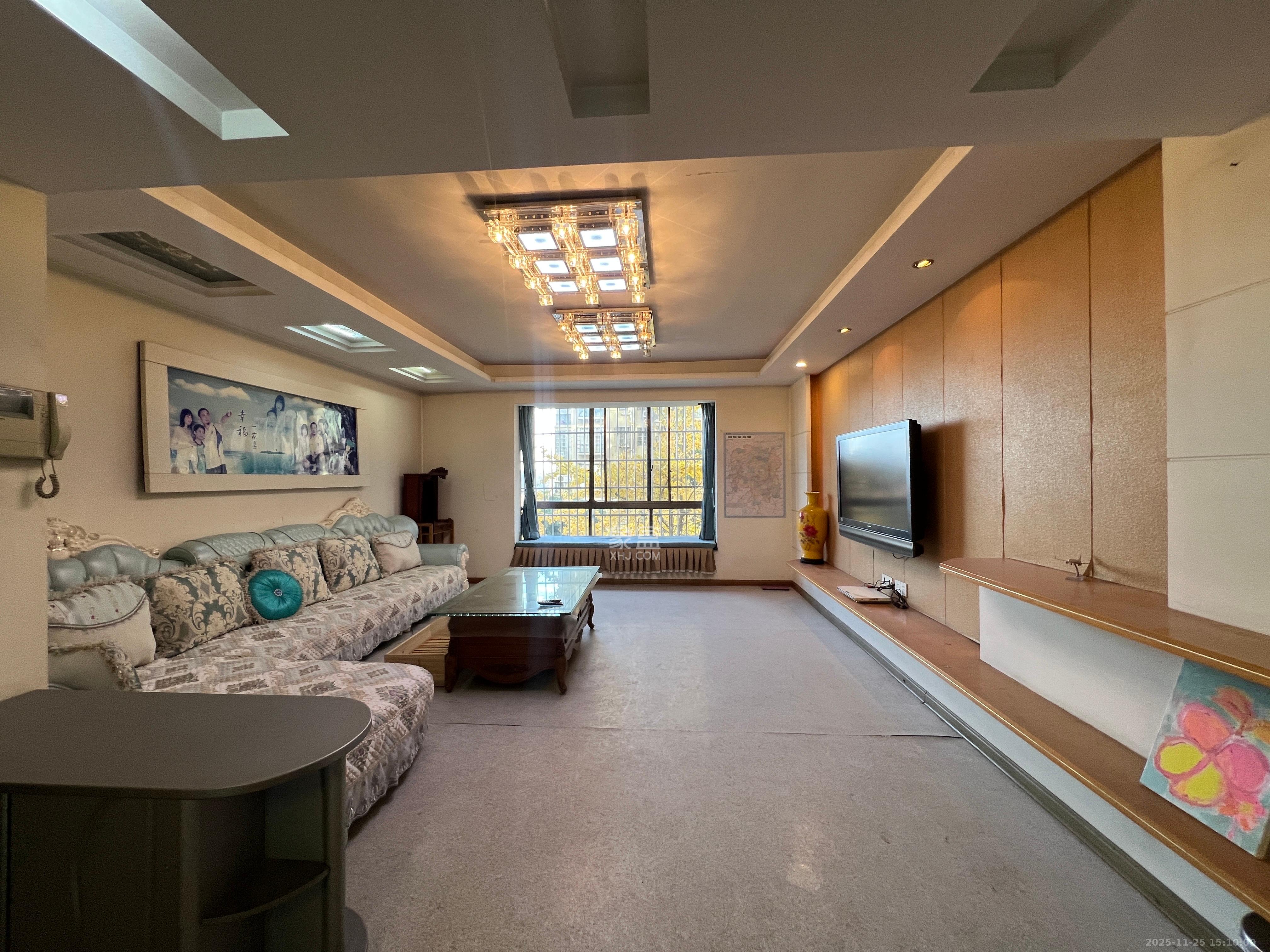 金色比华利 4室2厅1卫 2400.0元/月 金色比华利 4室2厅1卫 2400.0元/月室内图