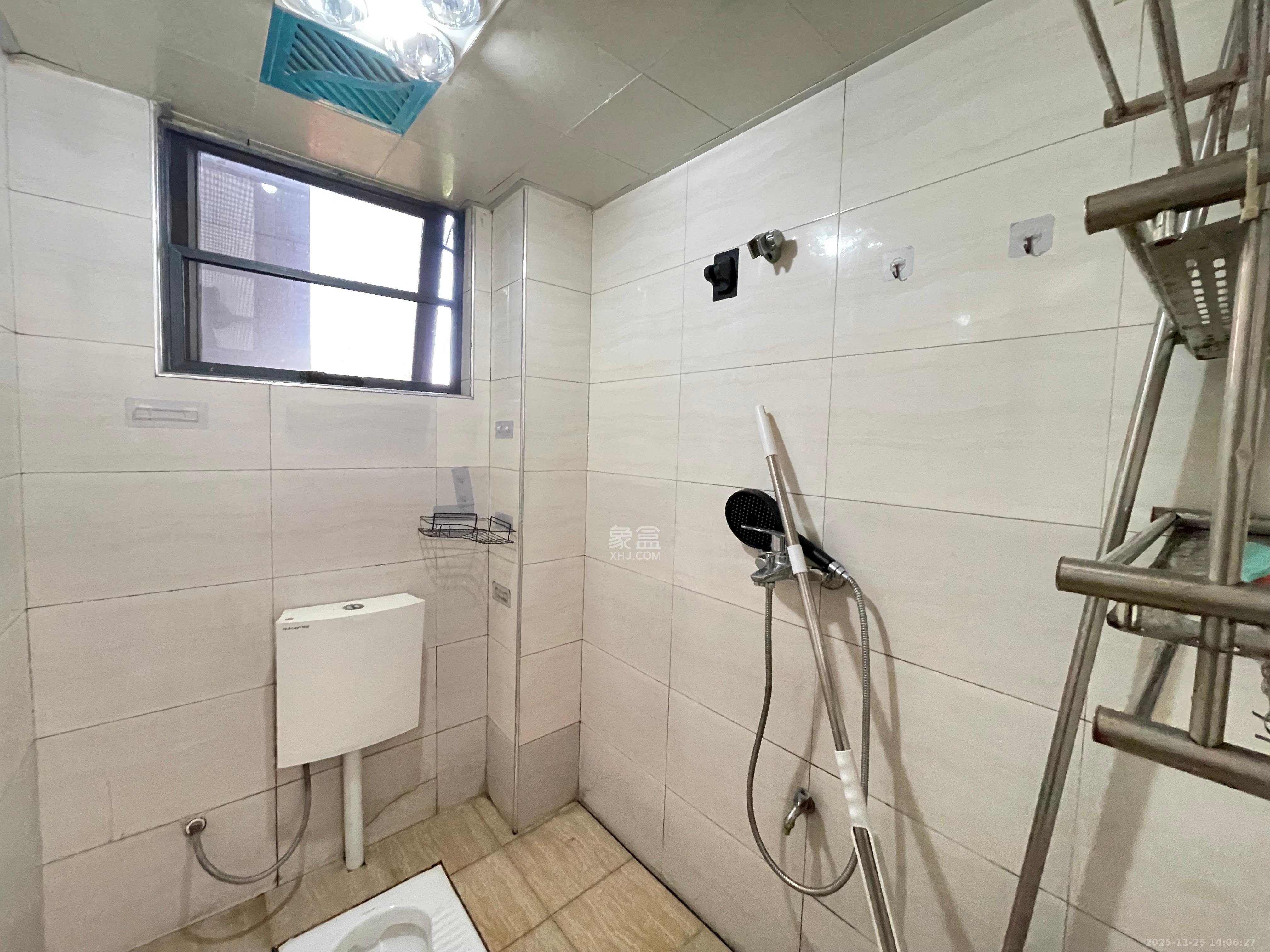 东岸梅园小区  2室1厅1卫    1700.0元/月室内图