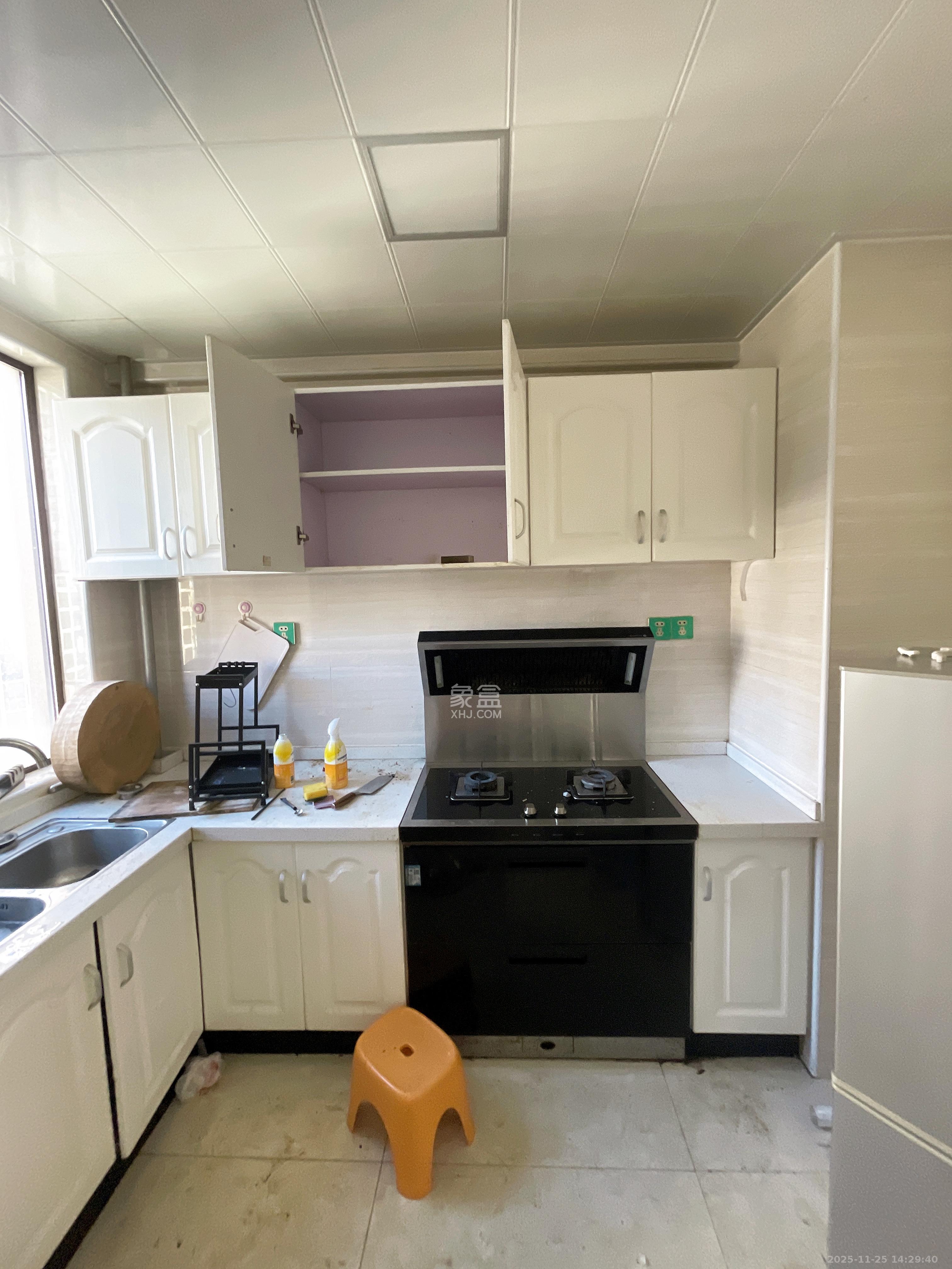 梅溪鑫苑名家  3室2厅2卫    3000.0元/月室内图