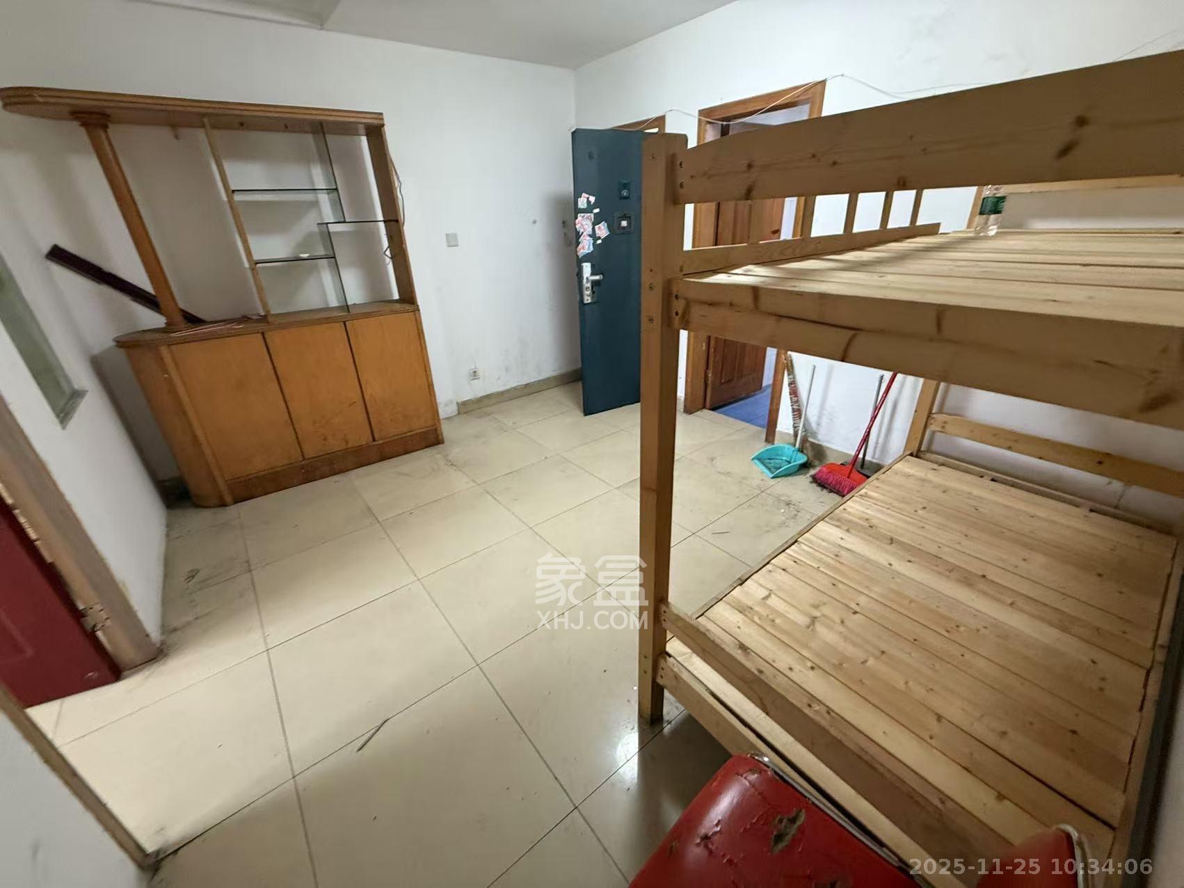 宏金花园  4室1厅2卫    2300.0元/月