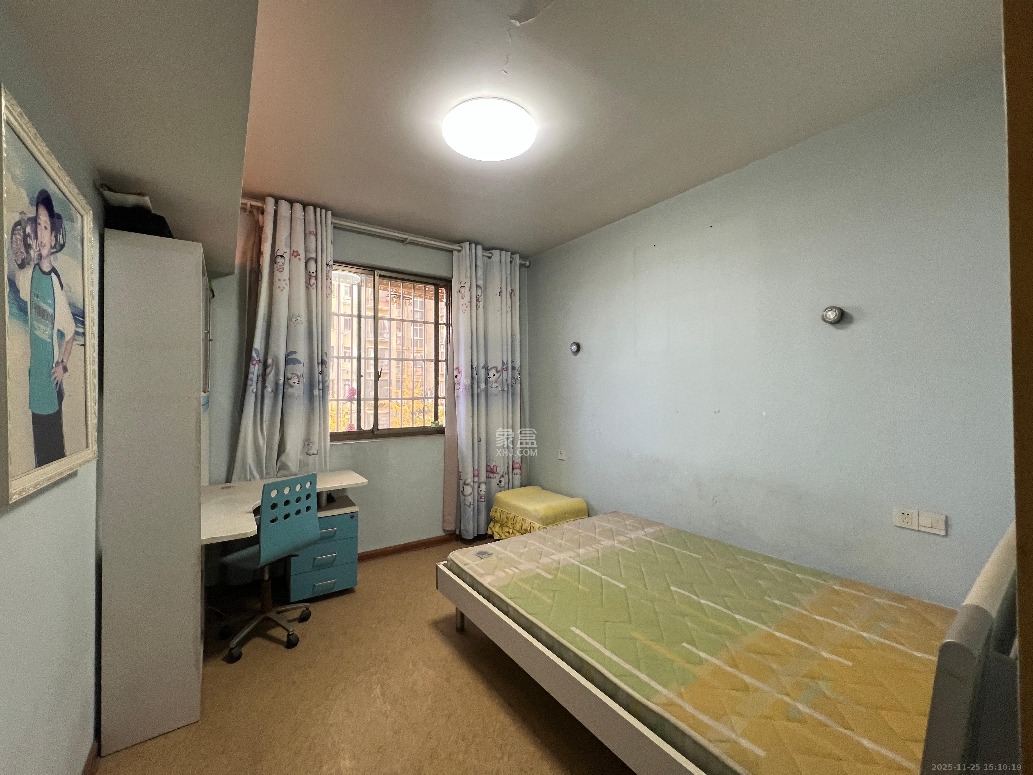 金色比华利  4室2厅1卫    2400.0元/月室内图