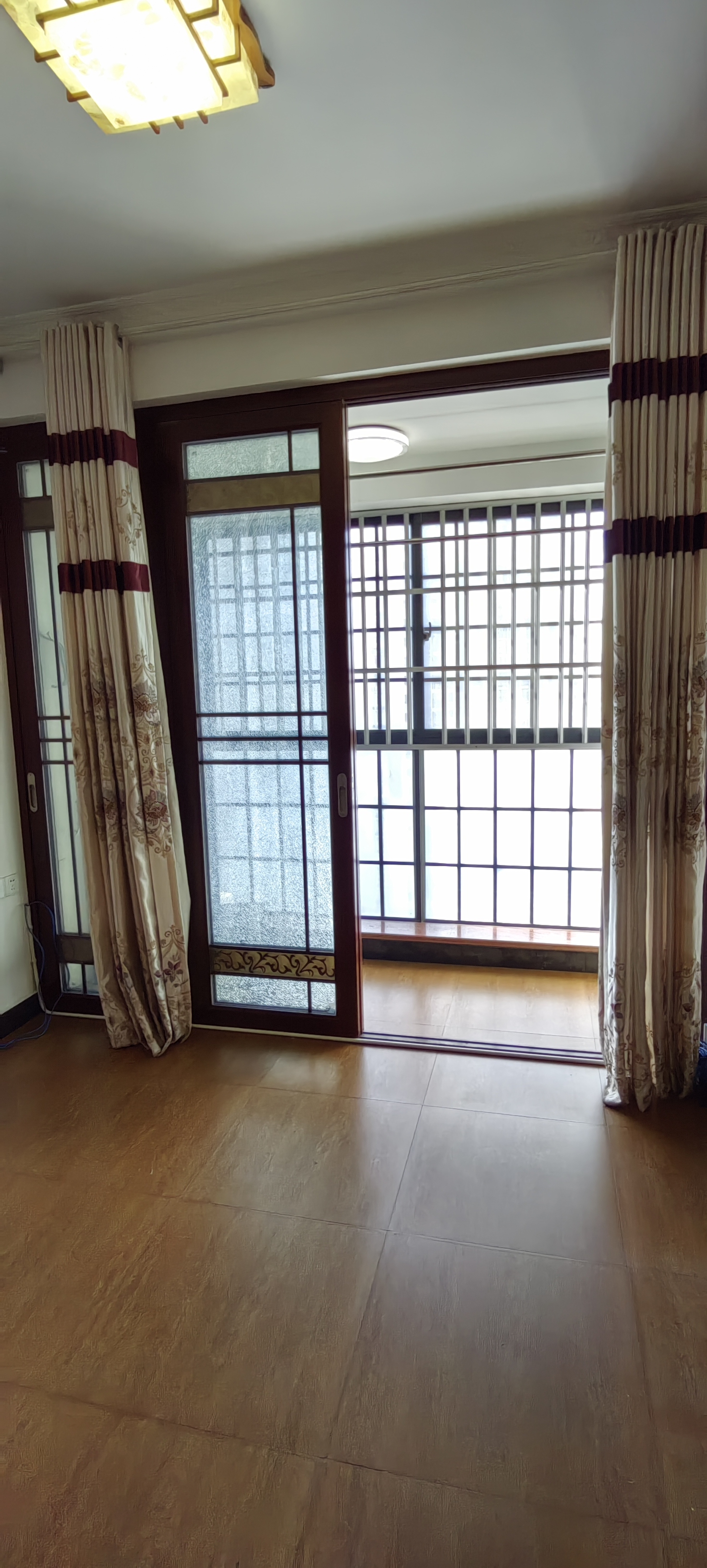 逸臣广场 3室2厅2卫 1800.0元/月 逸臣广场 3室2厅2卫 1800.0元/月室内图