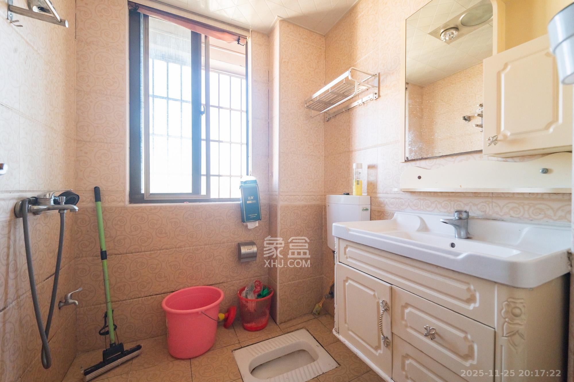 家和院 3室2厅1卫 58.0万 家和院 3室2厅1卫 58.0万卫生间