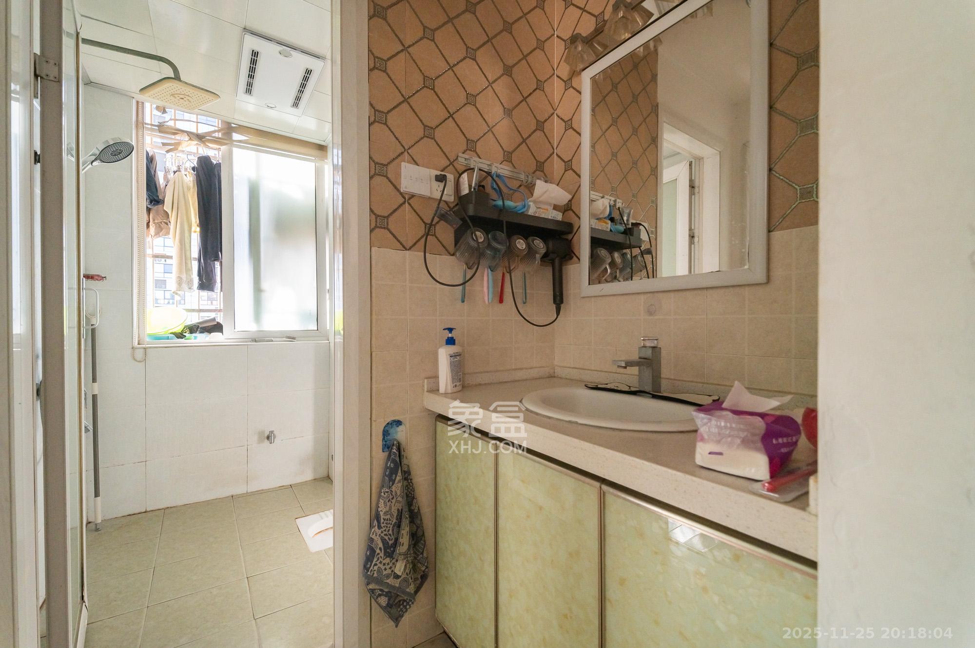 东方航标  1室1厅1卫    34.0万卫生间