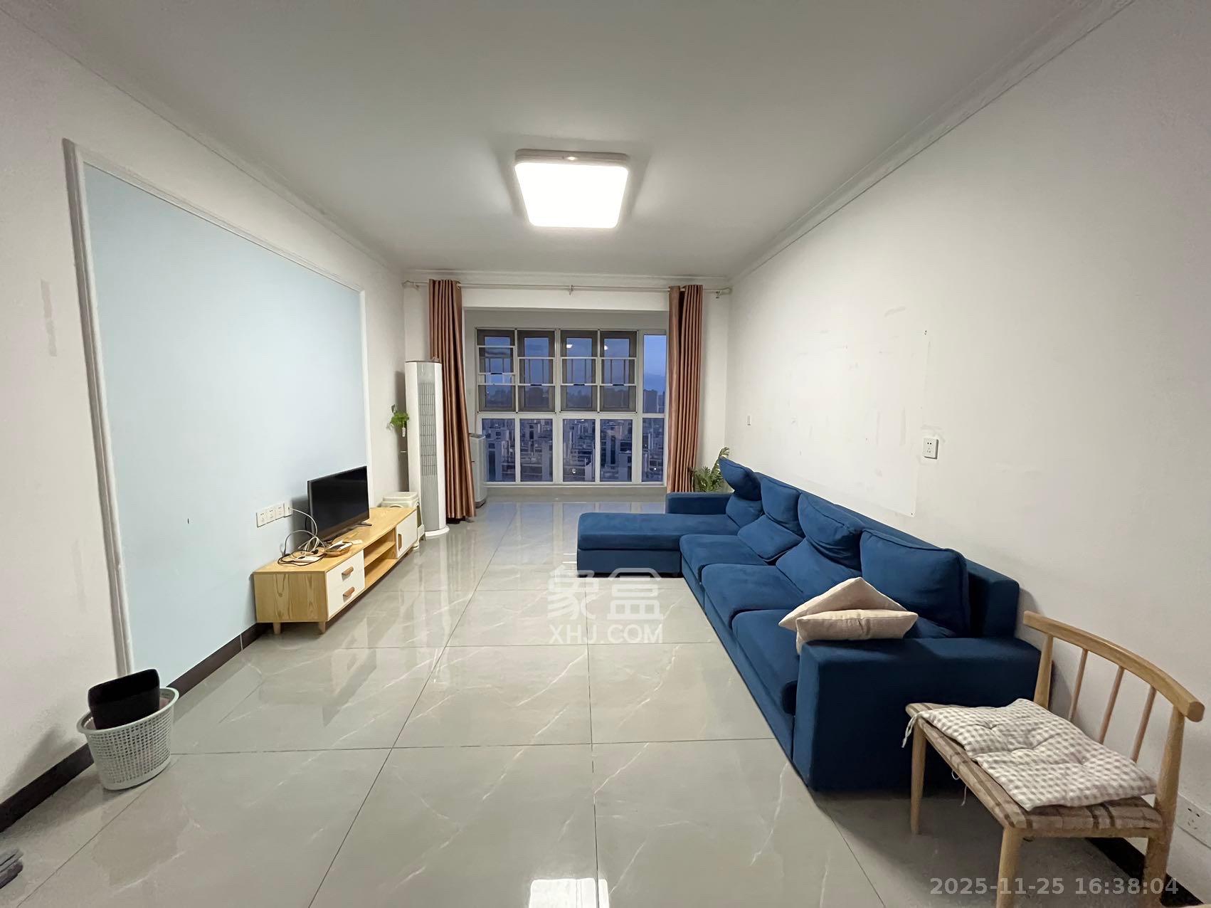 荣盛花语城 3室2厅1卫 2100.0元/月 荣盛花语城 3室2厅1卫 2100.0元/月室内图