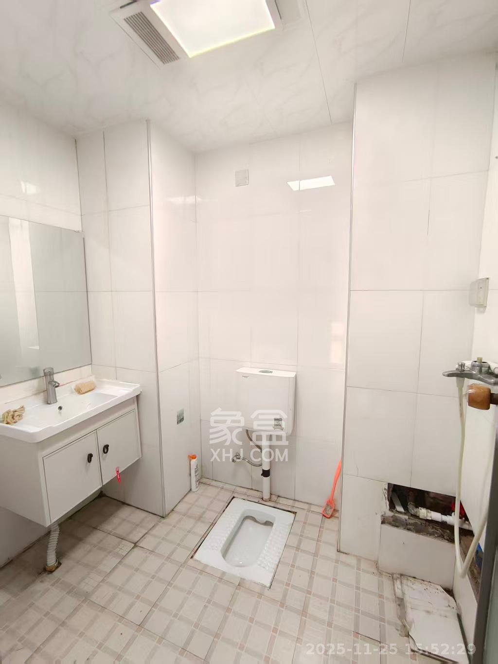 BOBO天下城（CTA财富中心）  1室2厅1卫    1800.0元/月